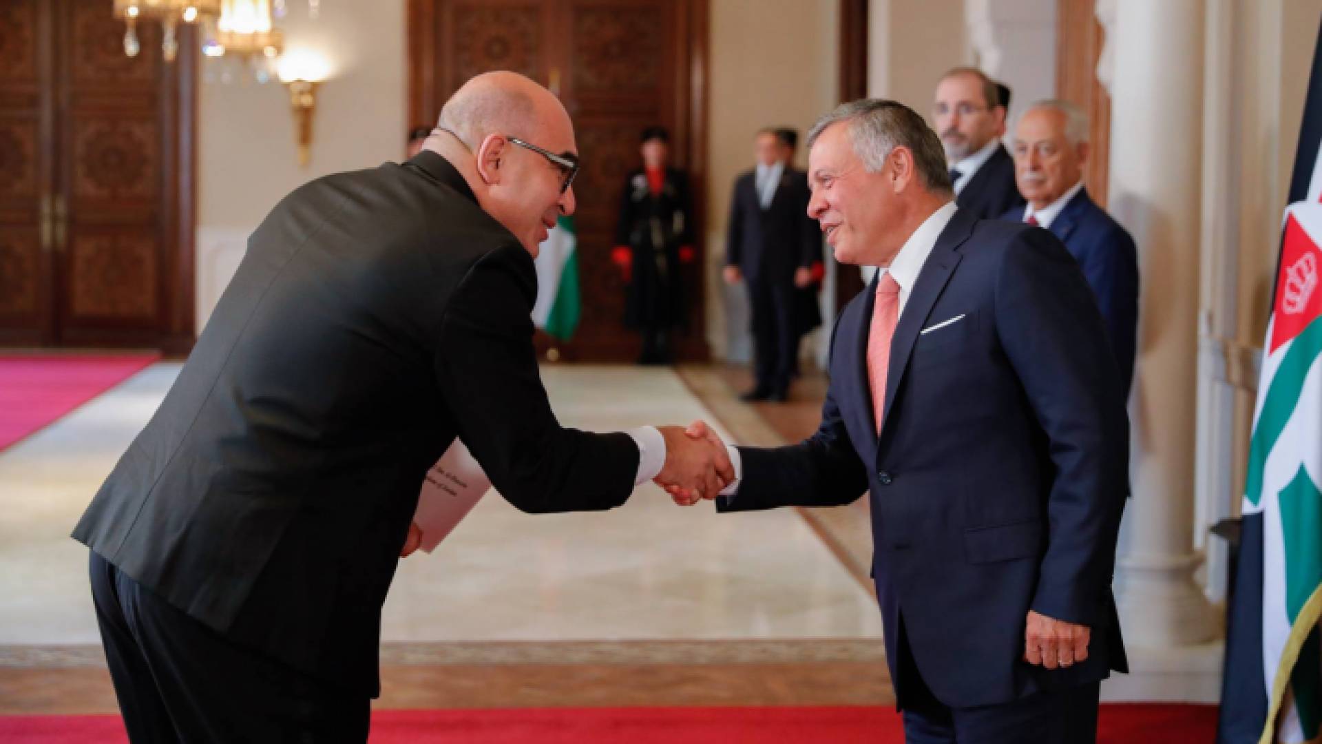 الملك يتقبل أوراق اعتماد عدد من السفراء