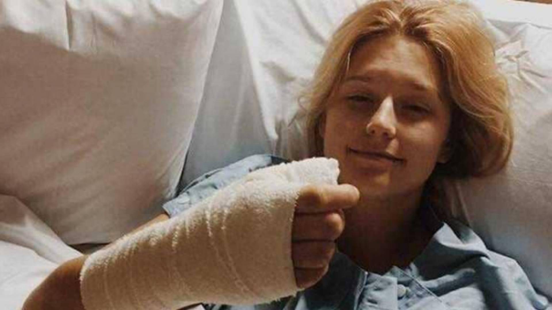 قضم الأظافر أدى لبتر إبهام الشابة البريطانية كورتني