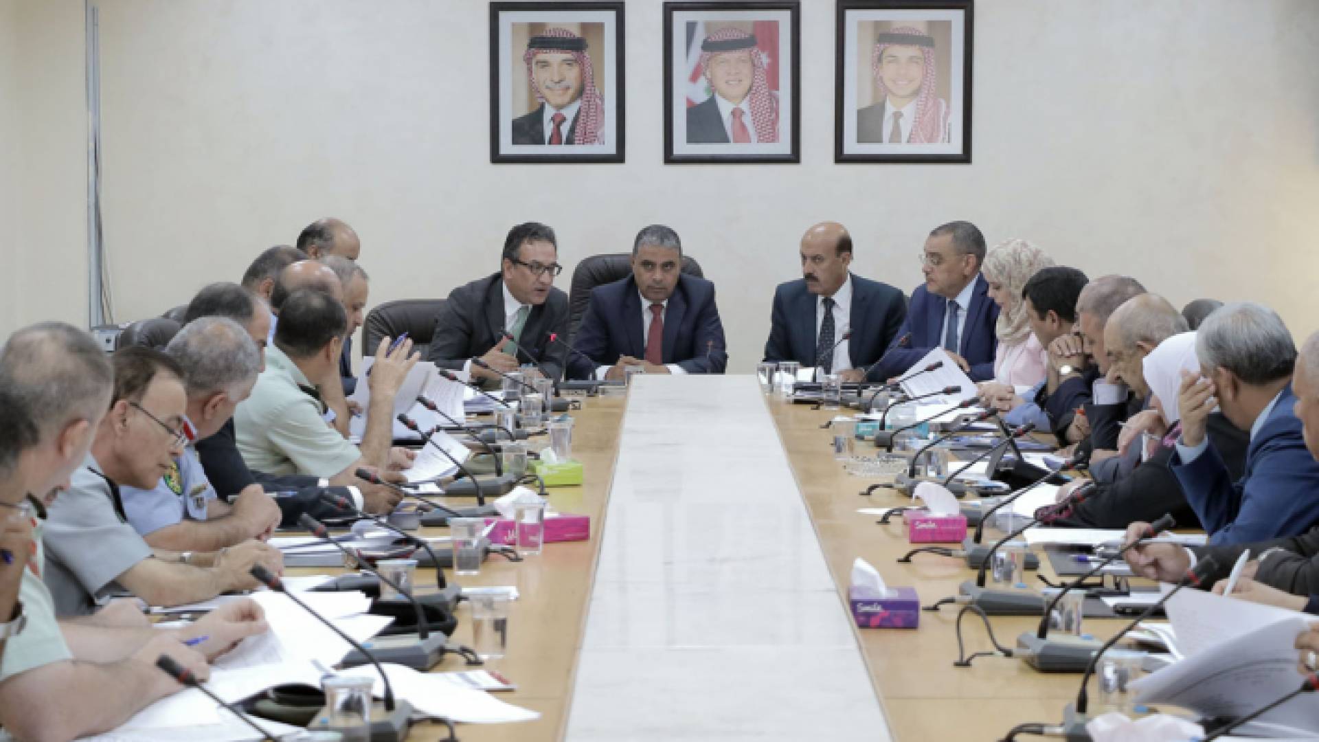 من الاجتماع