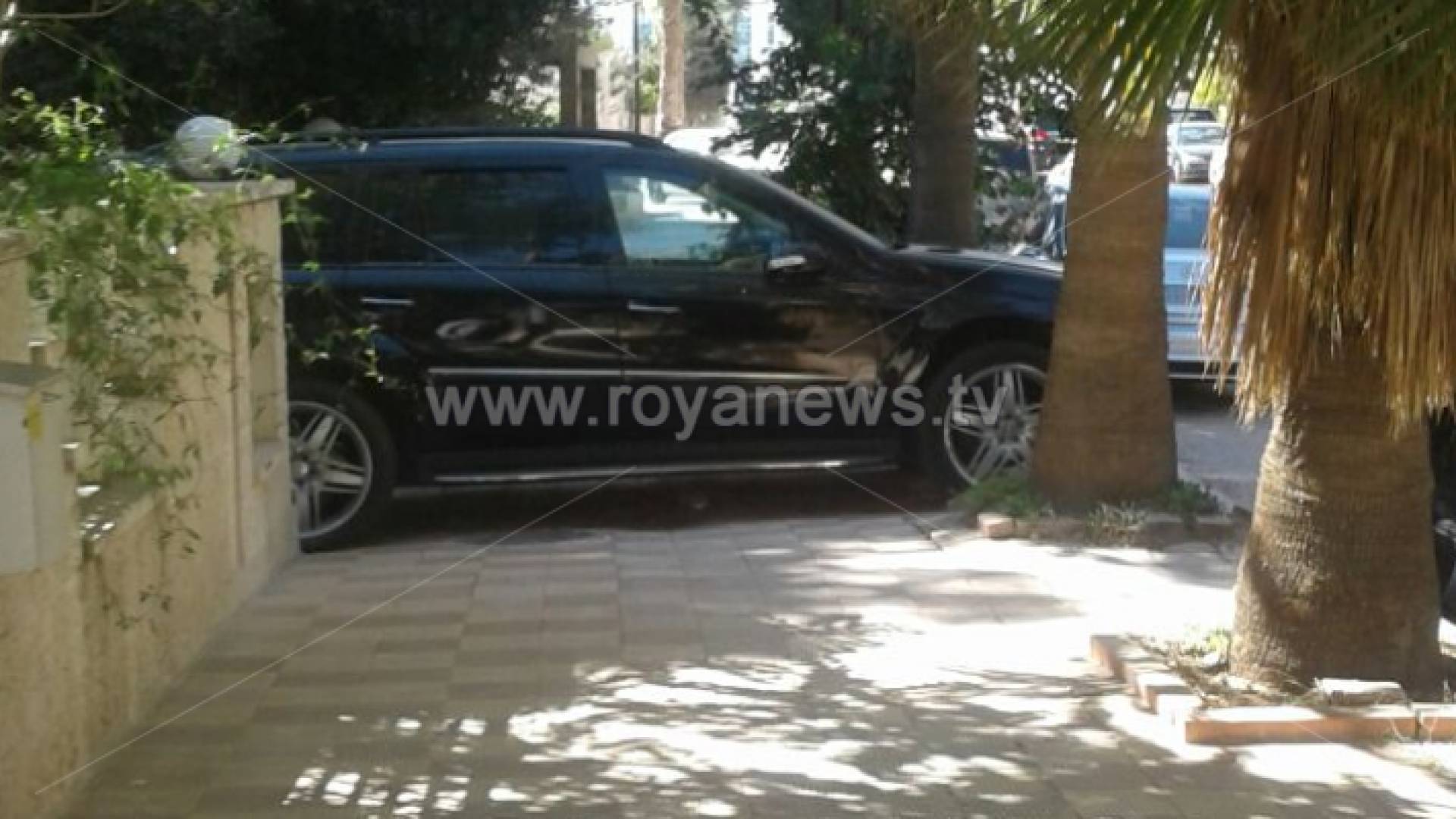 رؤيا ترصد بعض مخالفات المواطنين في احد ارصفة شوارع العاصمة