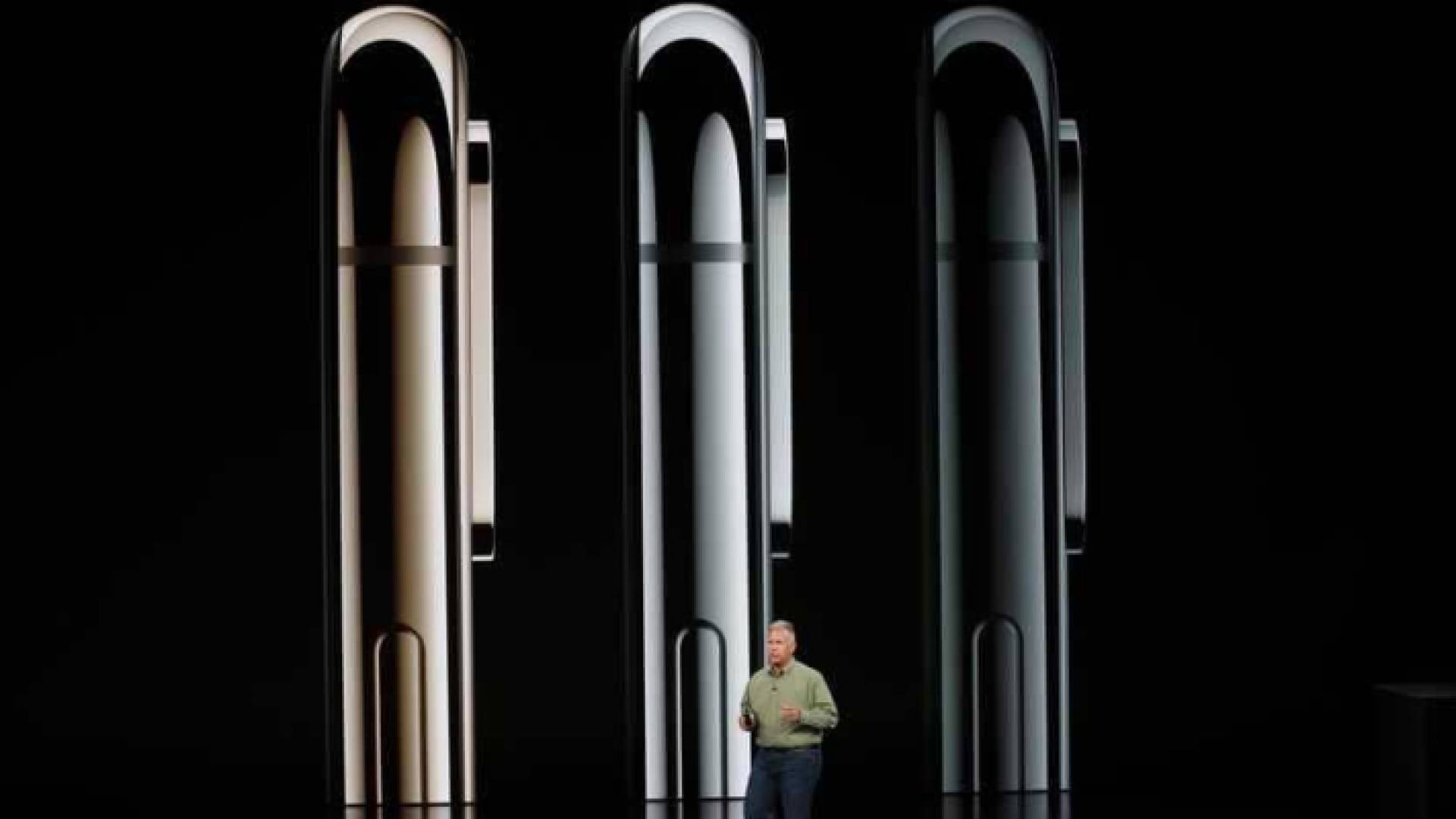 أبل تكشف النقاب عن هاتفي آيفون الجديدين