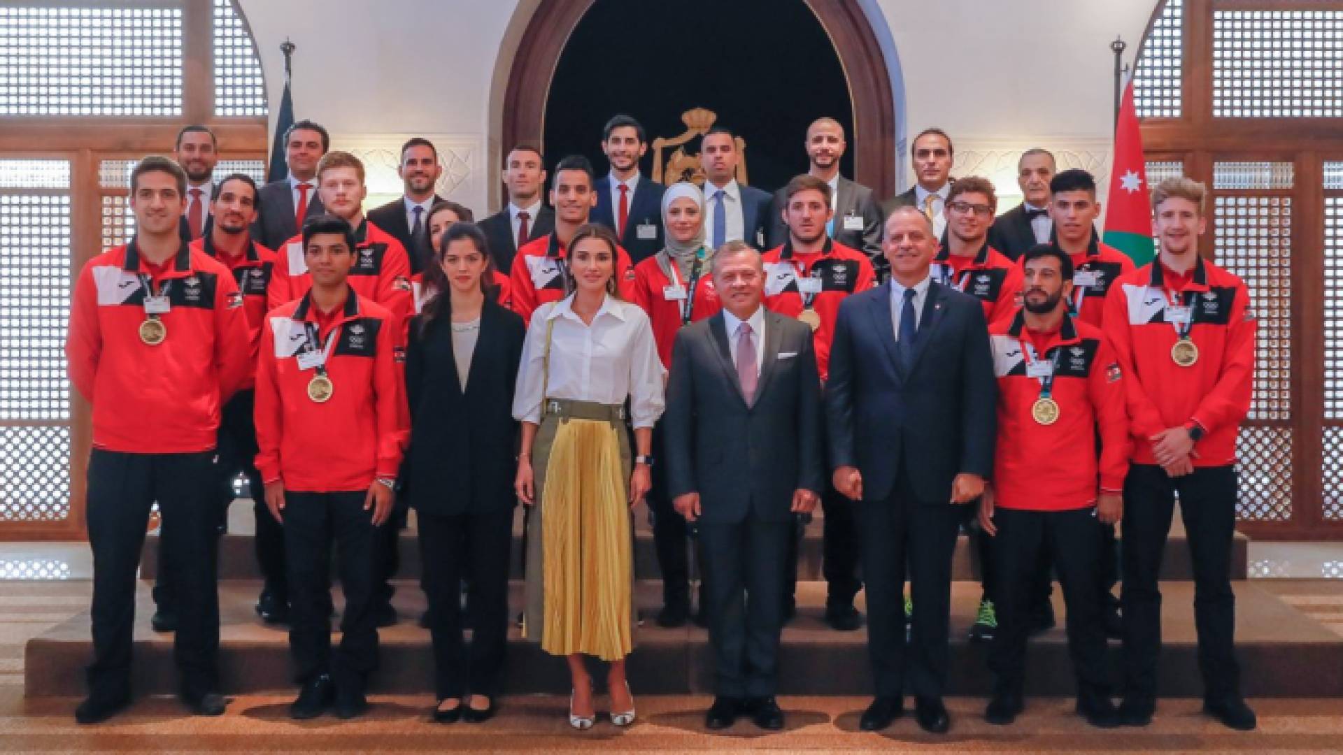 الملك بحضور الملكة يستقبل لاعبي ولاعبات منتخبنا الوطني لرياضات الدفاع عن النفس