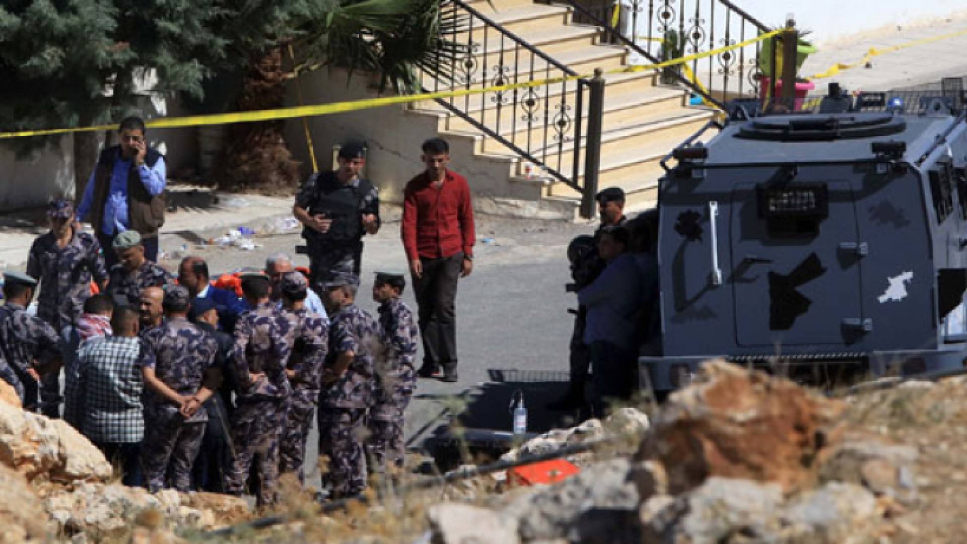 صورة من موقع بناية السلط التي تحصن بها الارهابيين