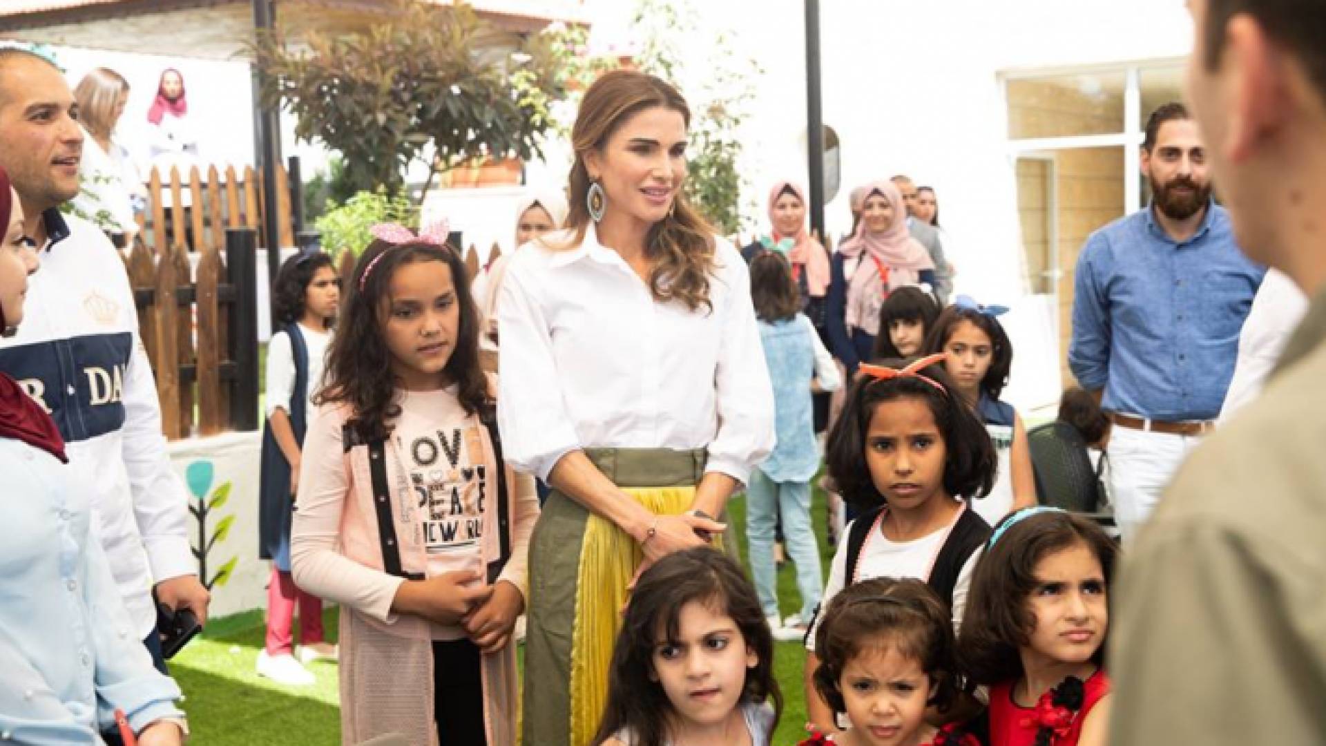 الملكة رانيا تطلع على أعمال الصيانة بمبـرة الملك عبدالله الثاني