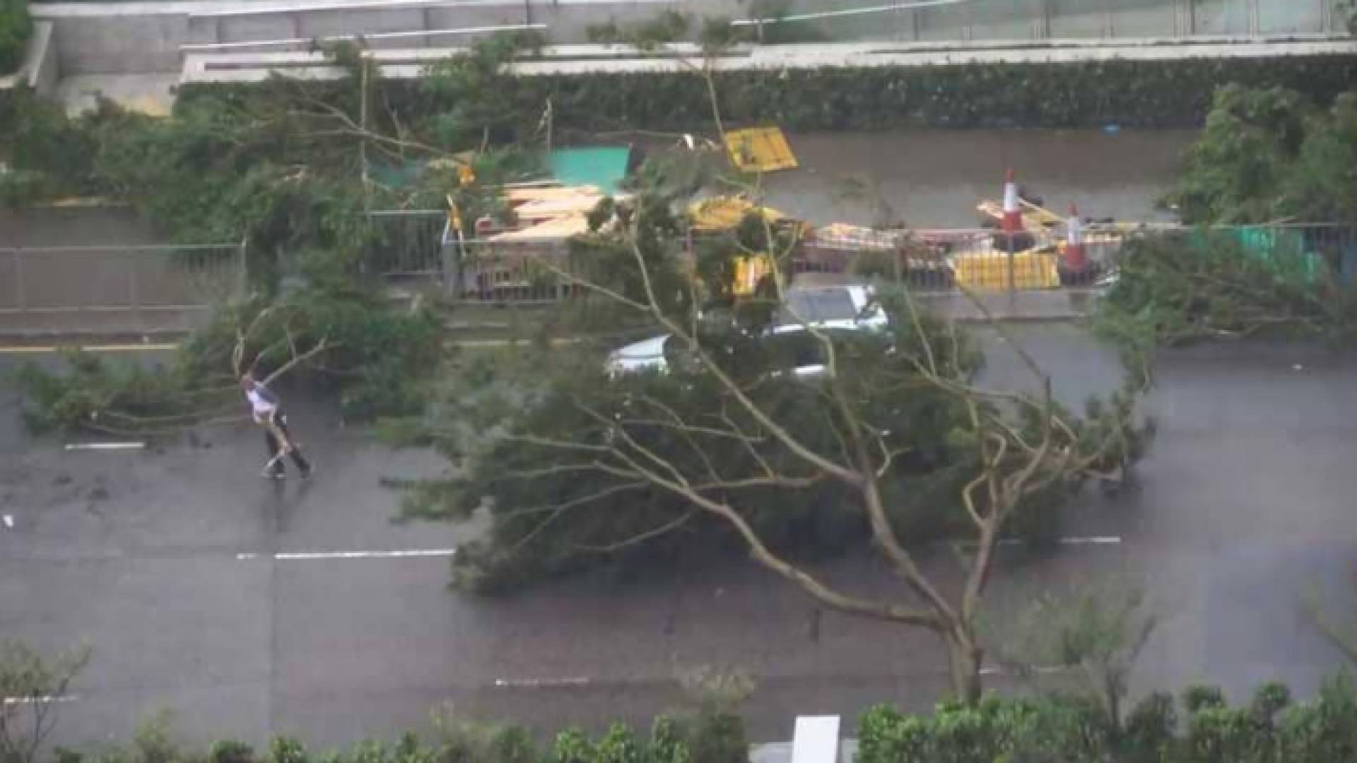 الإعصار مانغخوت يسمى في الصين ملك العواصف