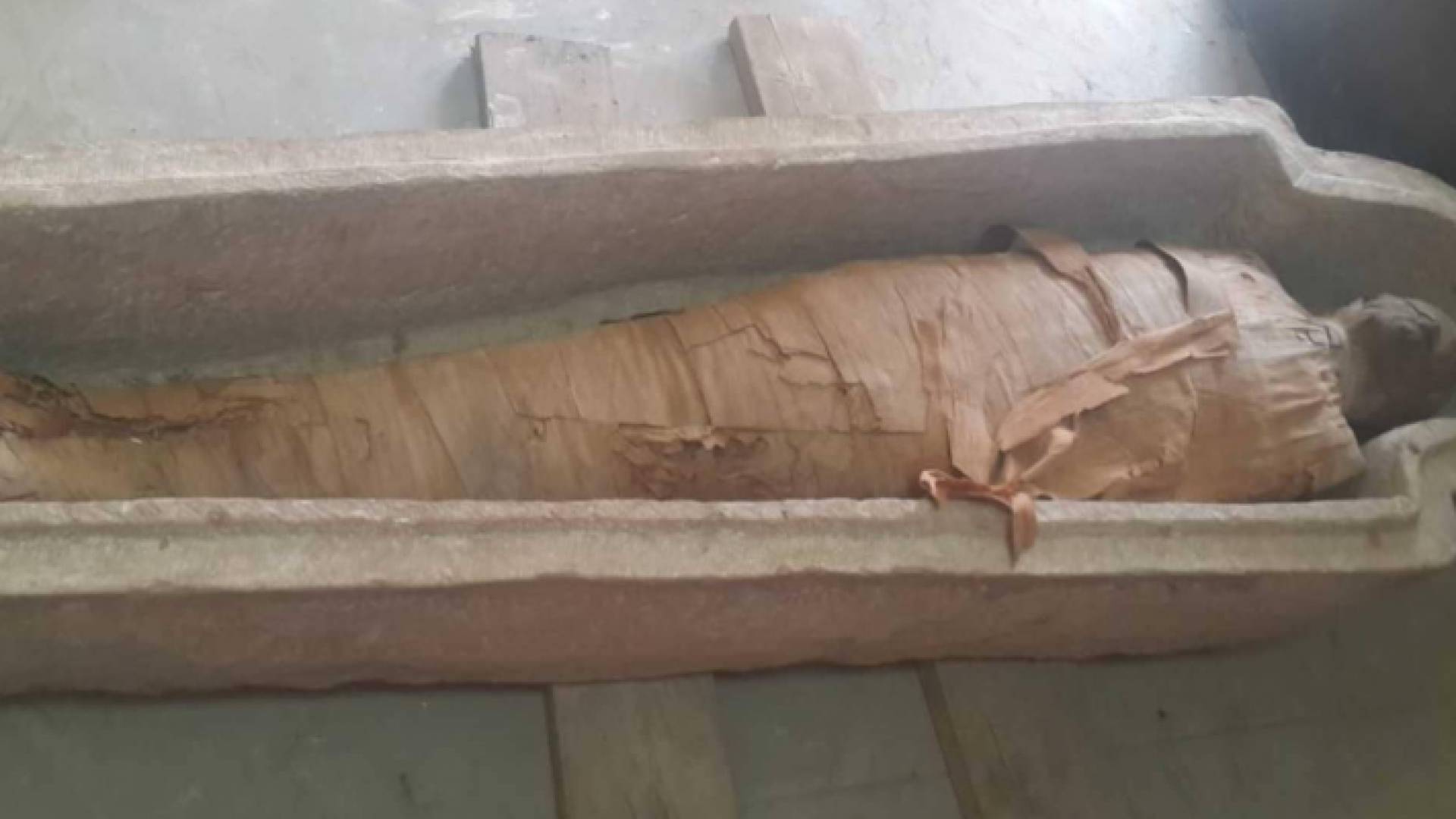 مومياء سليمة عثر عليها داخل التابوت