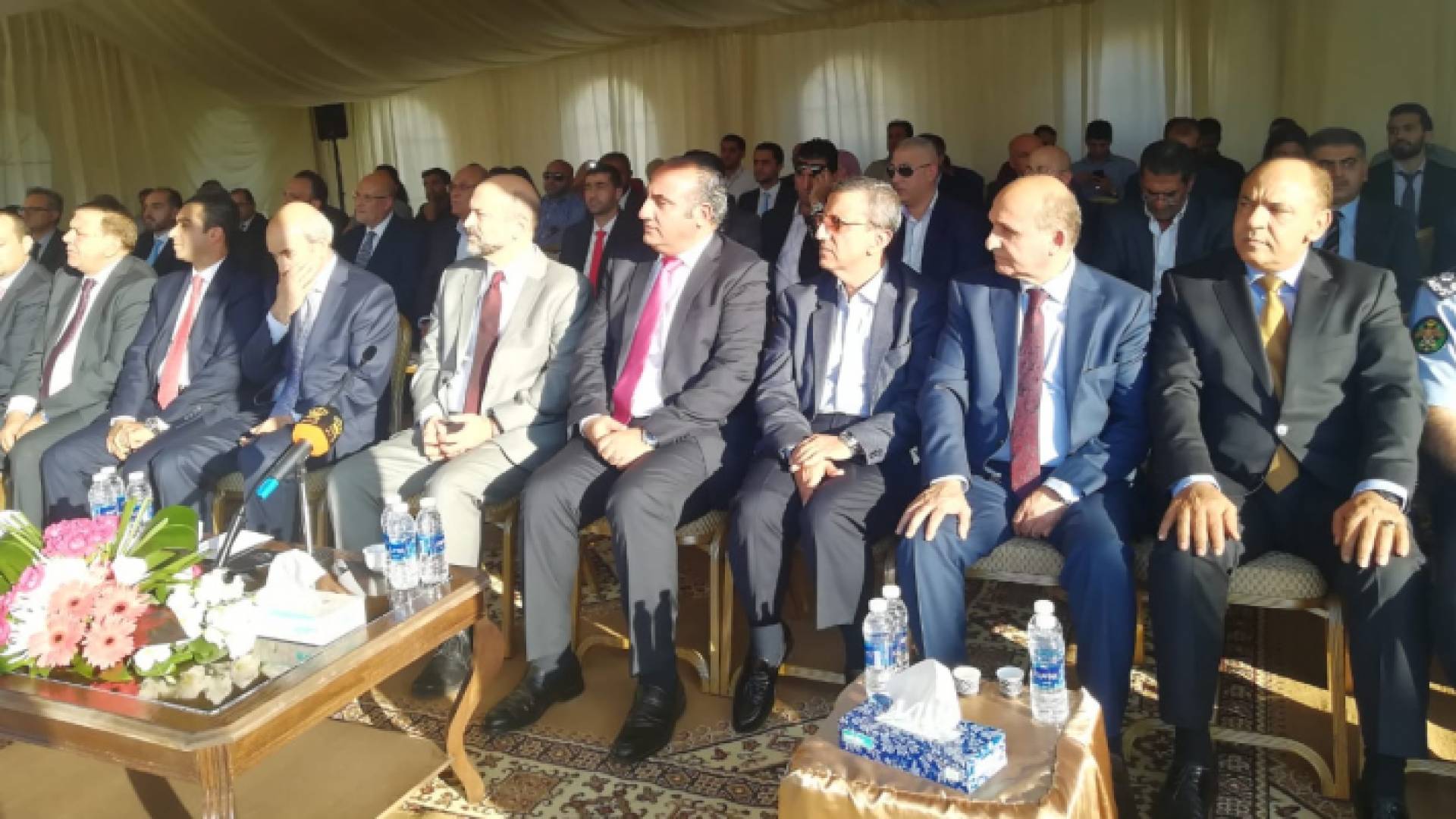 الرزاز يدشن 65 حافلة جديدة في العاصمة عمان