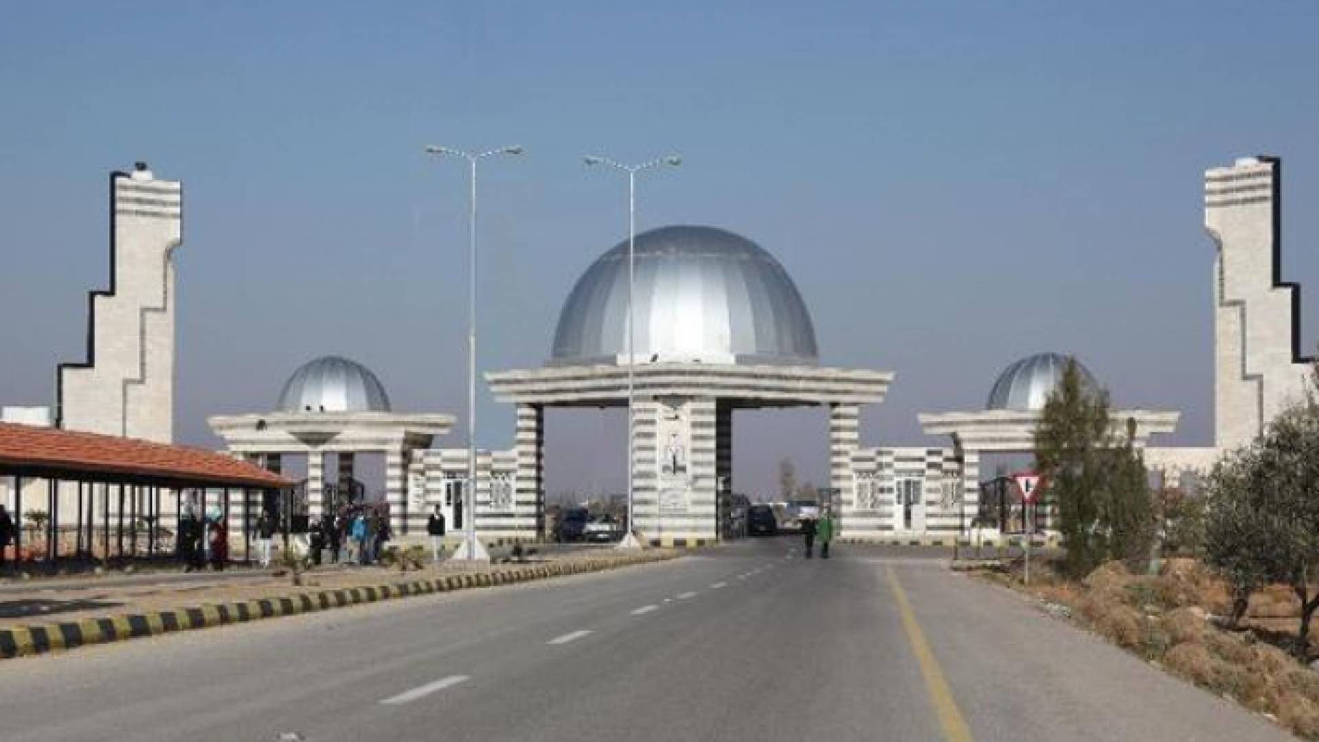 الغاء قرار كف يد 38 موظفا من آل البيت واعادتهم الى العمل