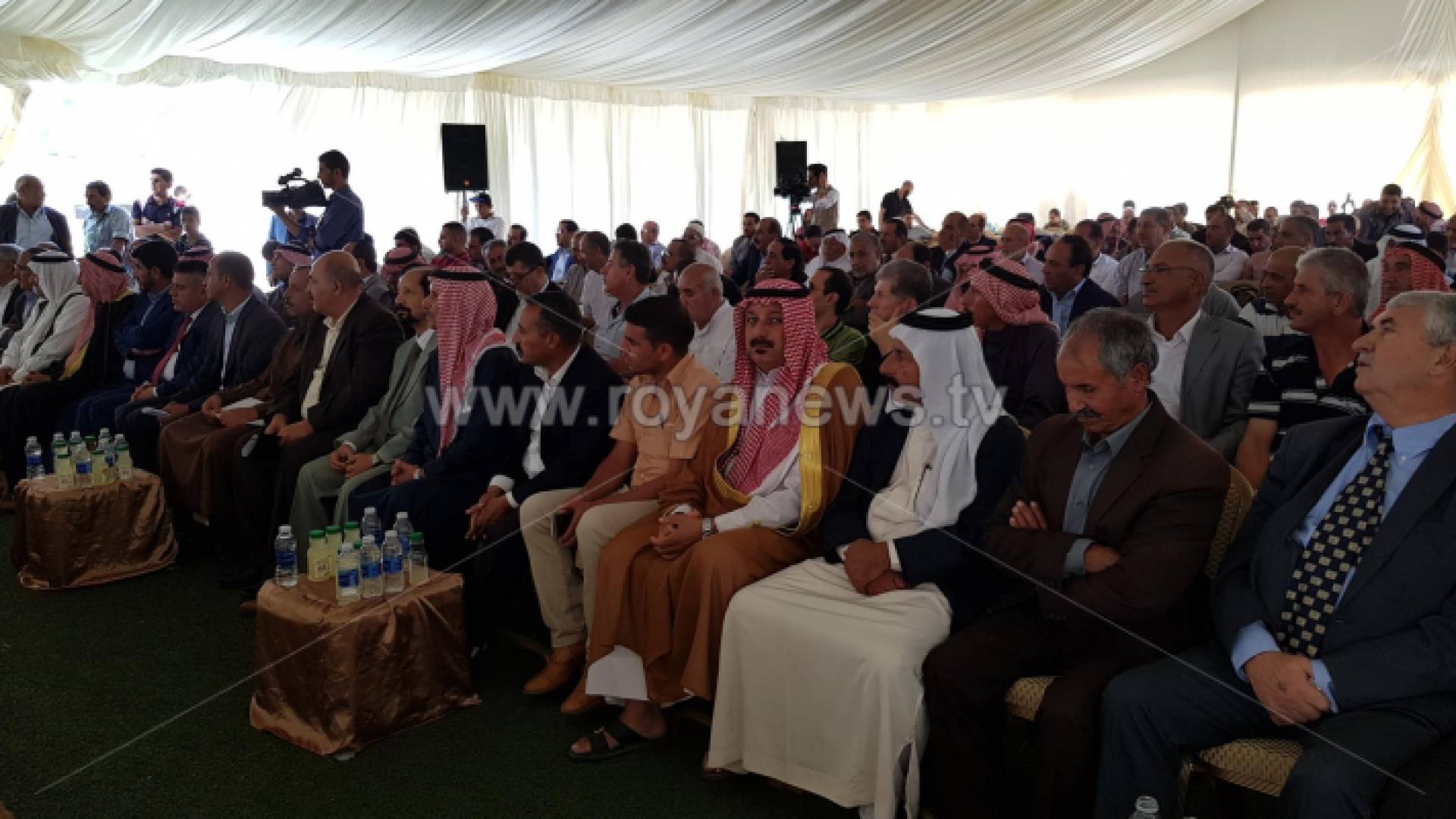 جانب من لقاء أمين عمان أهالي وادي السير