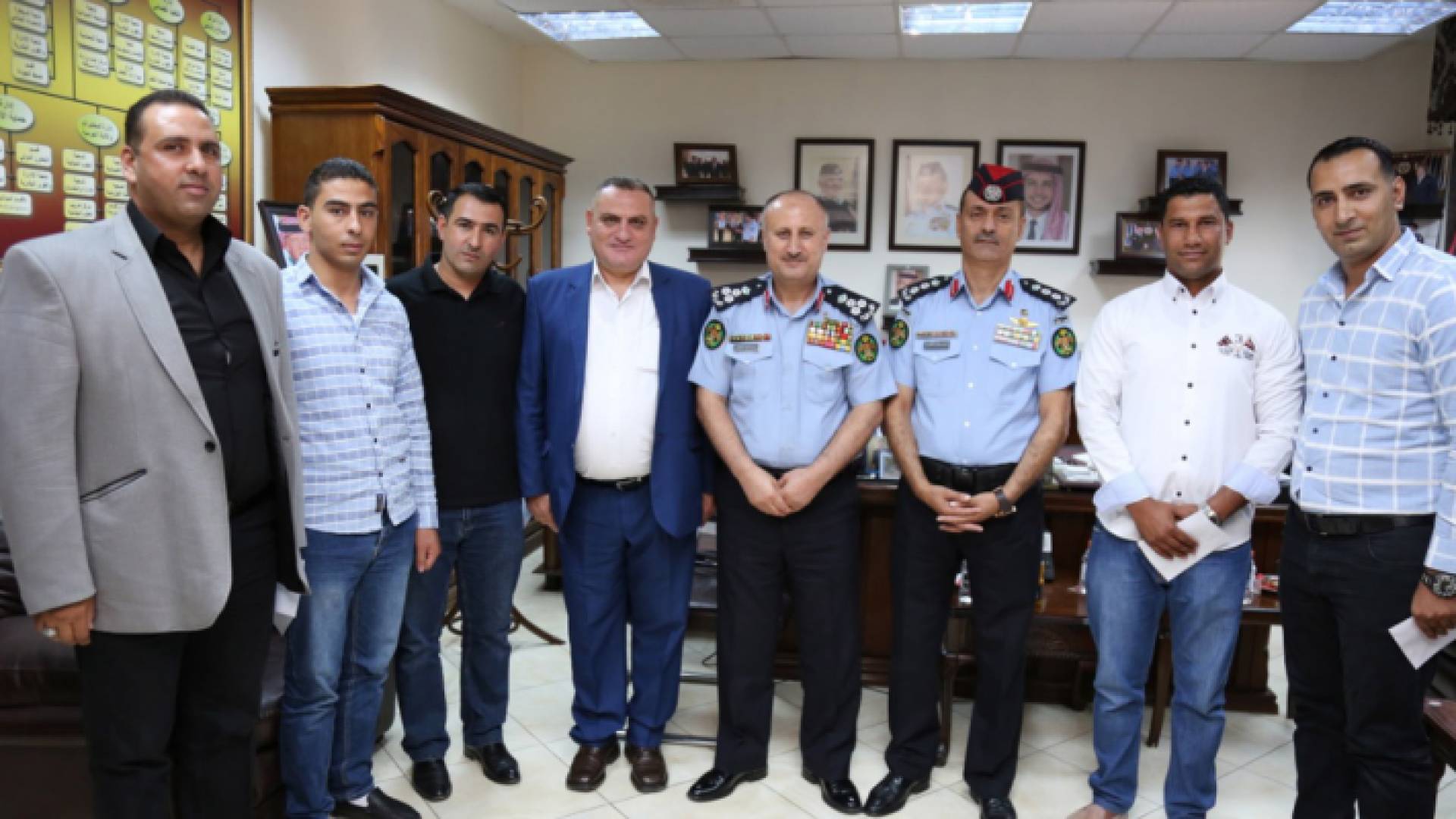 الأمن العام يكرم عددا من مرتبات التنفيذ القضائي