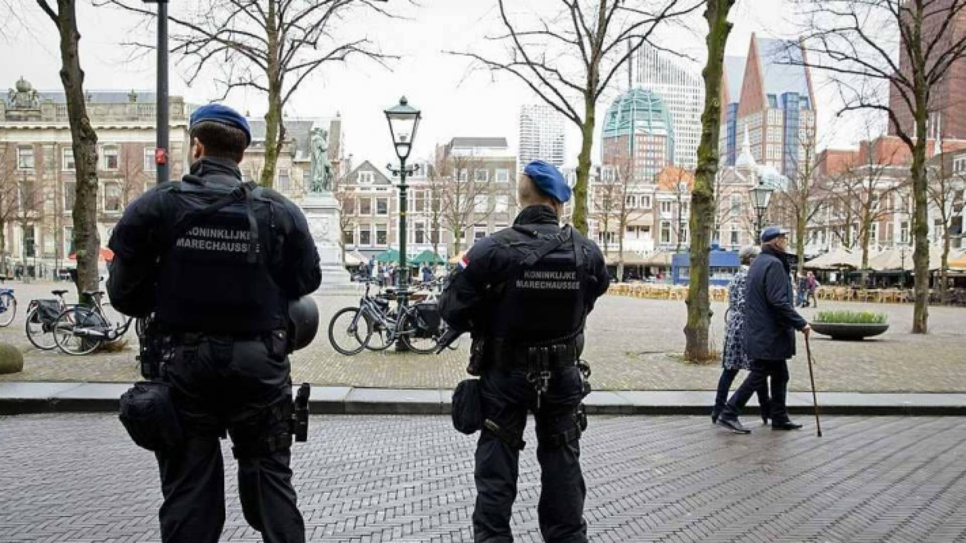 عنصران من الشرطة الهولندية - ارشيفية