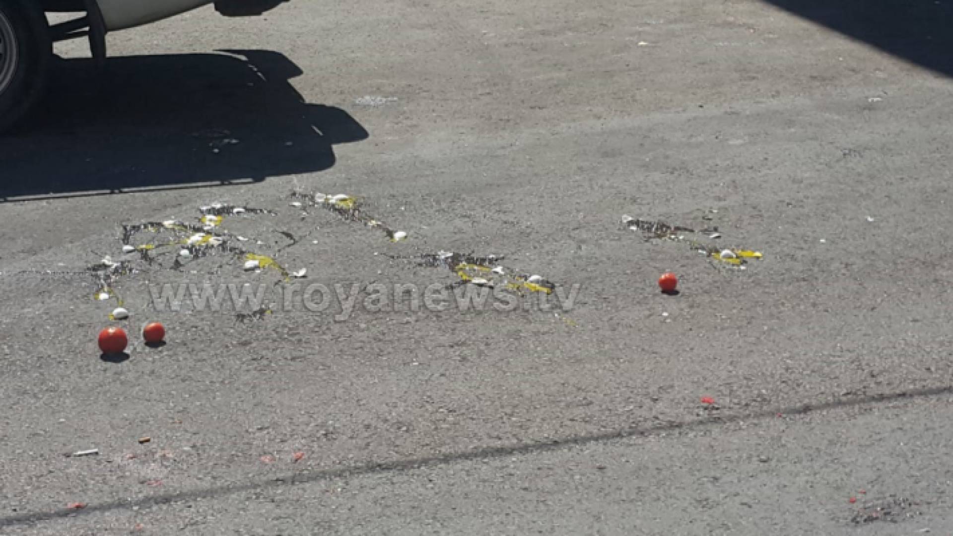 رشق سيارة مدير شركة الكهرباء بالبندوره والبيض الفاسد