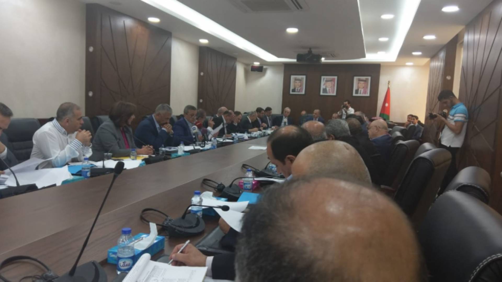 اجتماع بين ممثلين غرف الصناعة والتجارة ولجنة لجنة الاقتصاد النيابية.