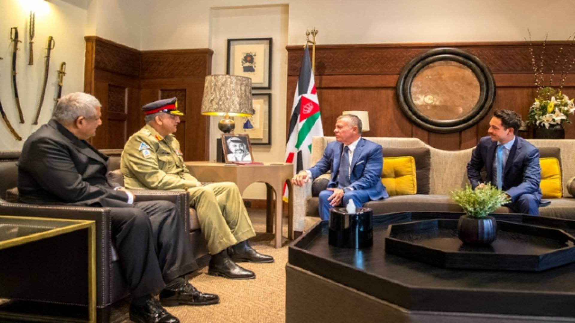 الملك يستقبل رئيس أركان الجيش الباكستاني