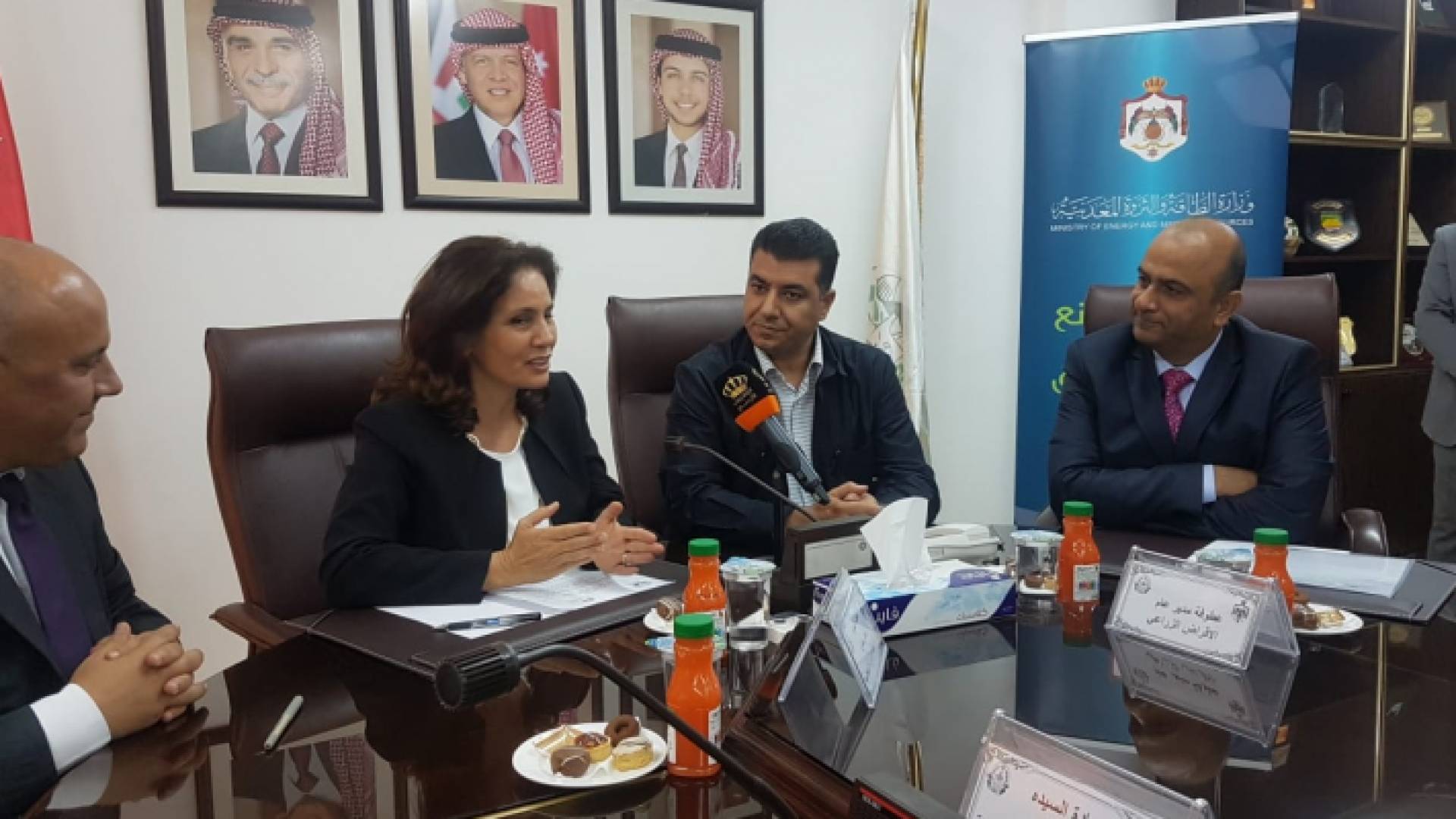 خلال الاجتماع