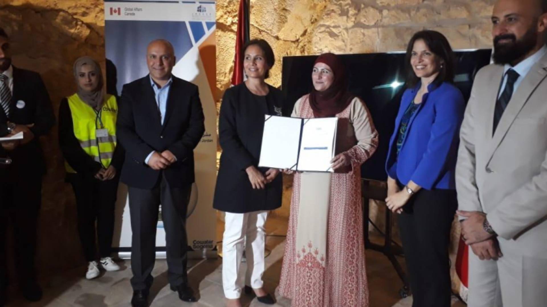 جانب من توقيع الاتفاقية