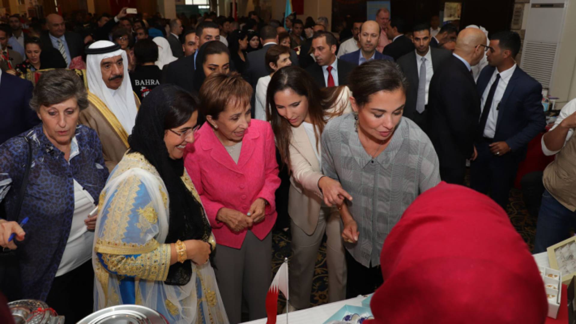 الأميرة بسمة تفتتح بازار السلك الدبلوماسي الخيري لمبرة أم الحسين