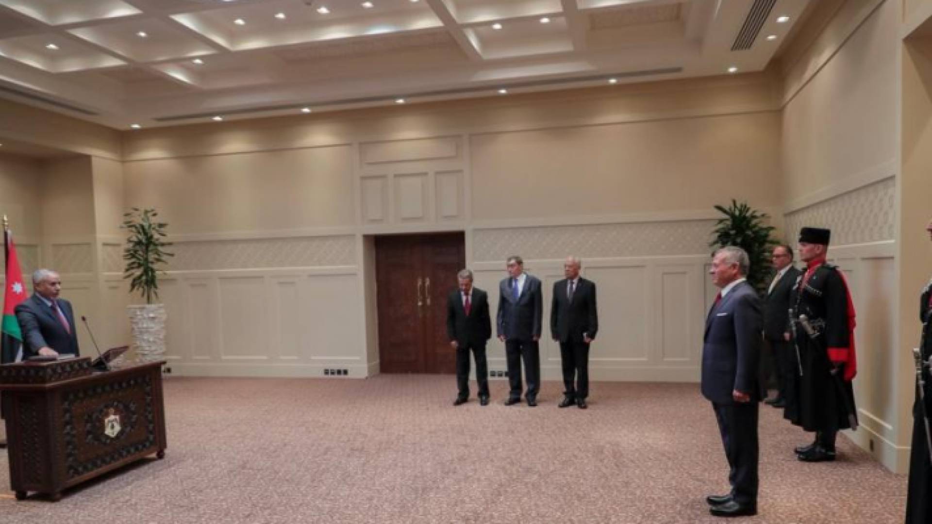 التل ومساعده والمحادين يؤدون اليمين الدستورية أمام الملك