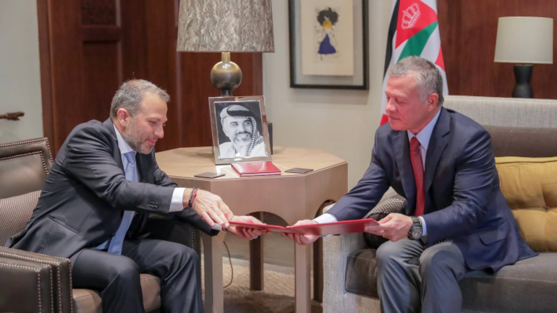 الملك يستقبل مبعوث الرئيس اللبناني