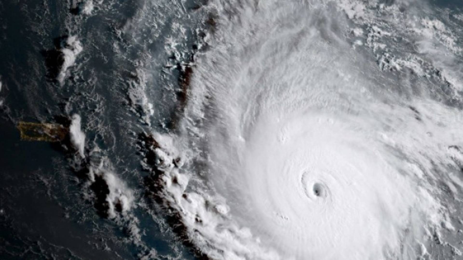 توقعات بتطور العاصفة المدارية لبان إلى اعصار من الدرجة الأولى