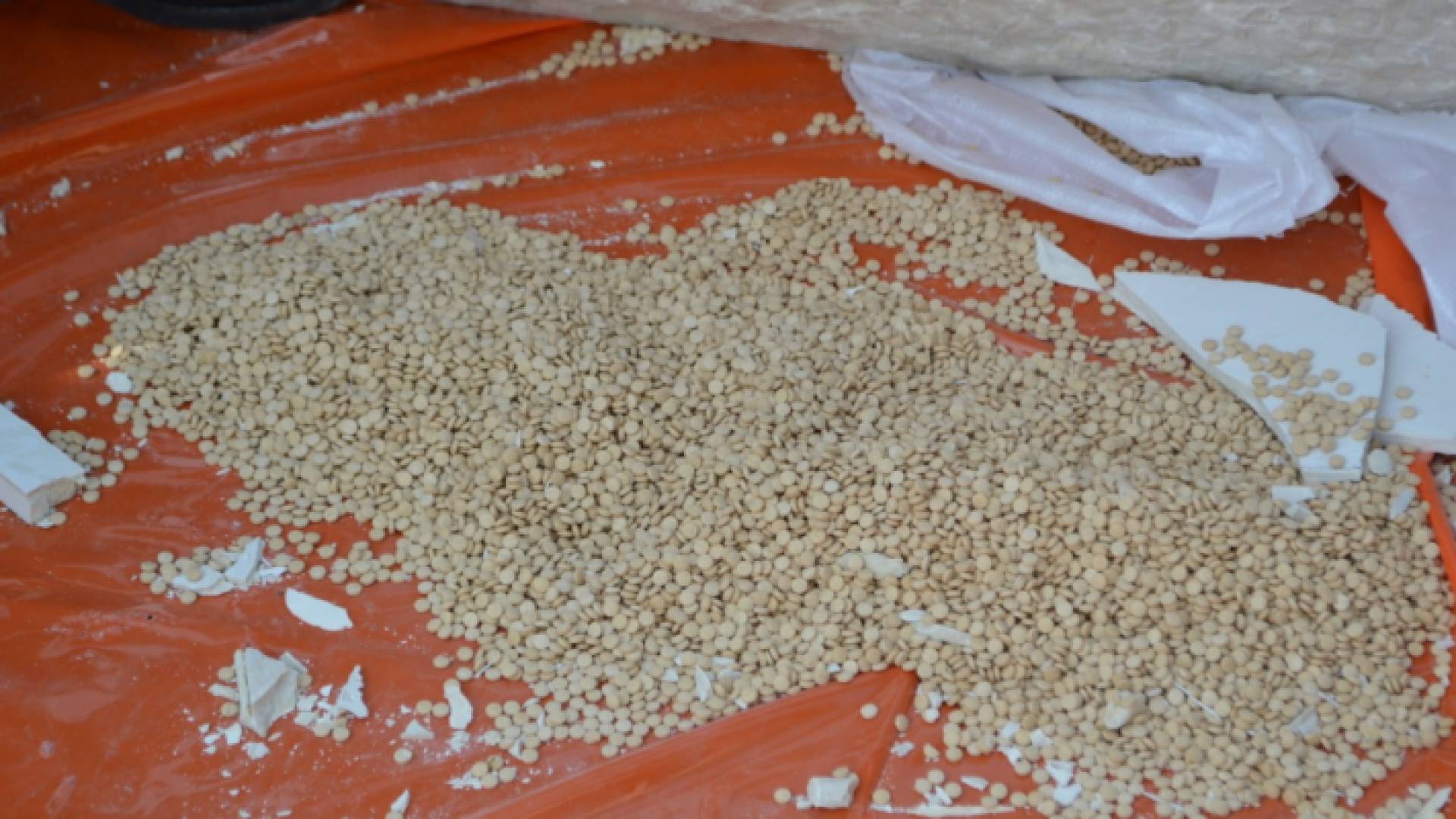 إحباط تهريب نصف مليون حبة مخدرة على احد المعابر الحدودية