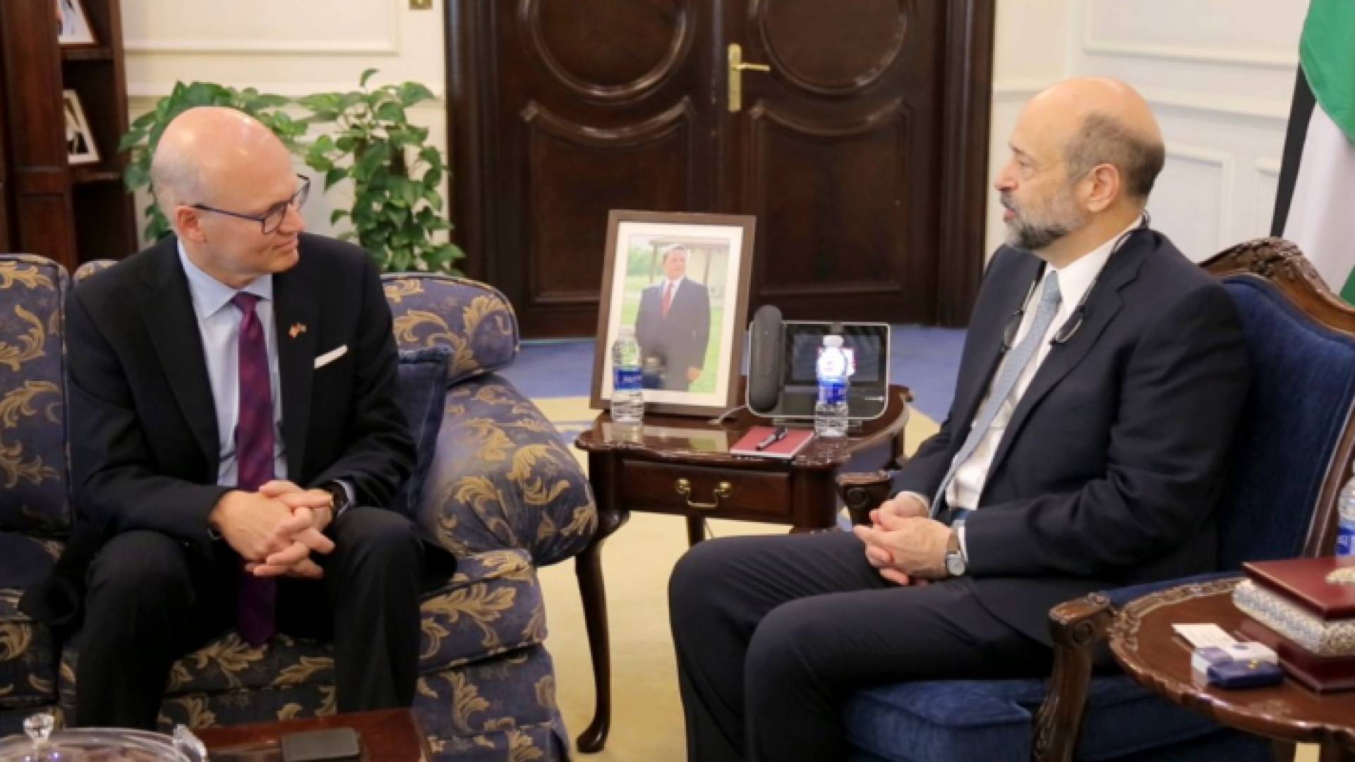 الرزاز يلتقي رئيس مجلس النواب الكندي