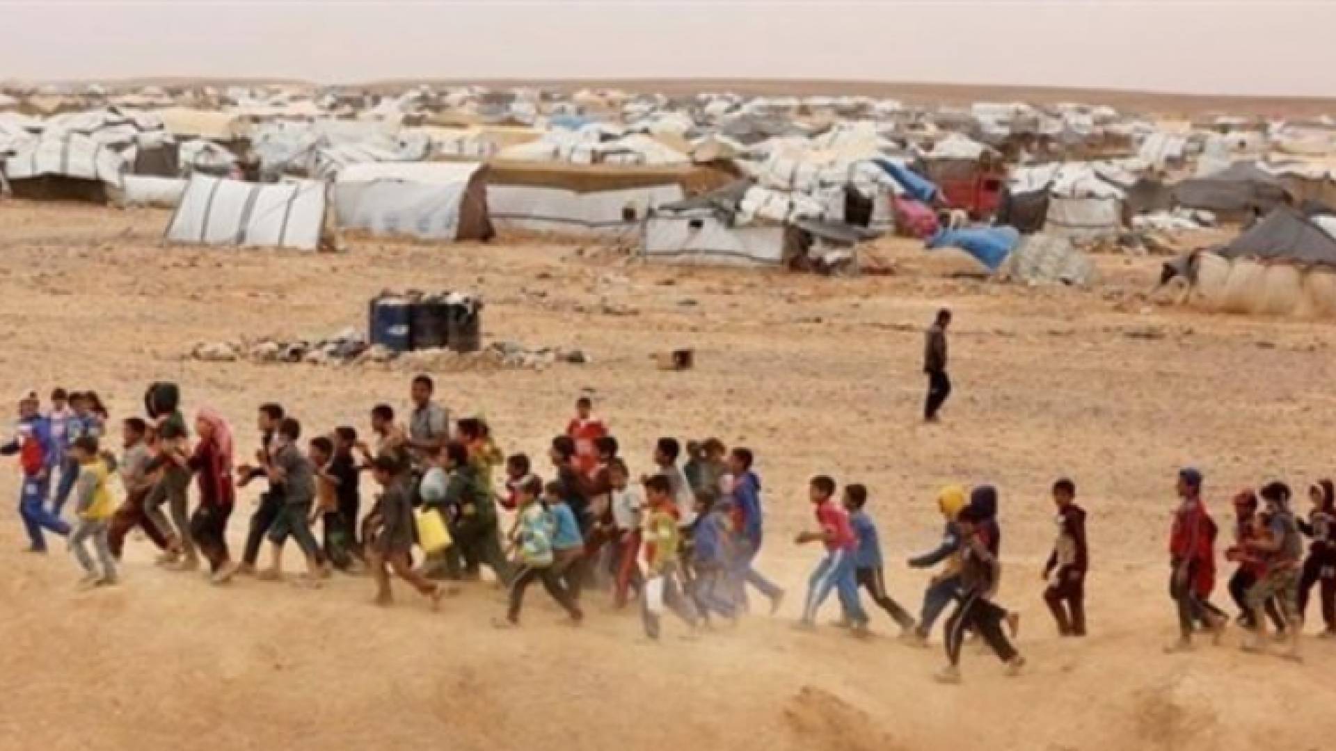 أطفال سوريون في مخيم الركبان على الحدود مع الأردن - ارشيفية