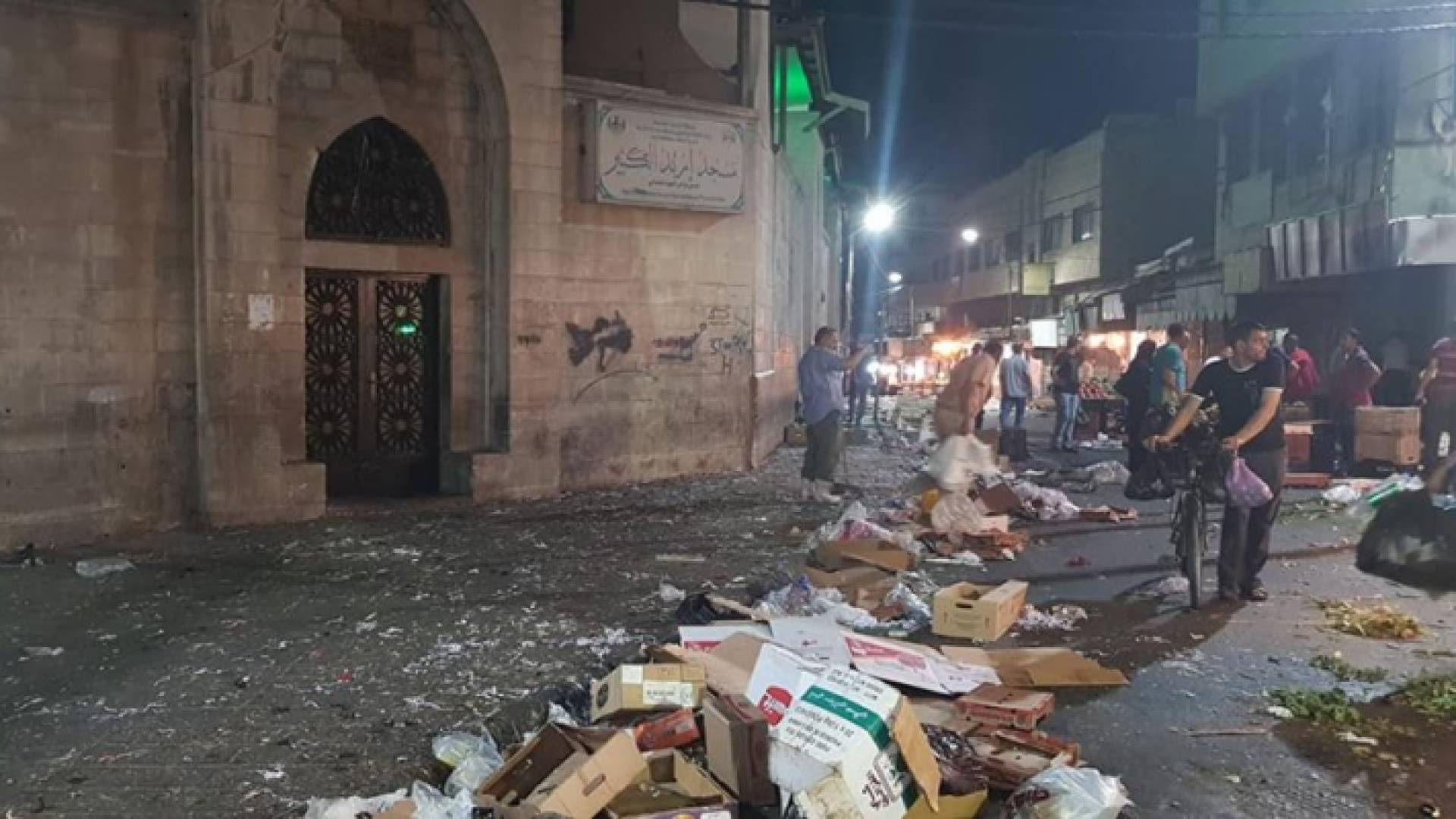 صورة من امام مسجد اربد الكبير بوسط المدينة