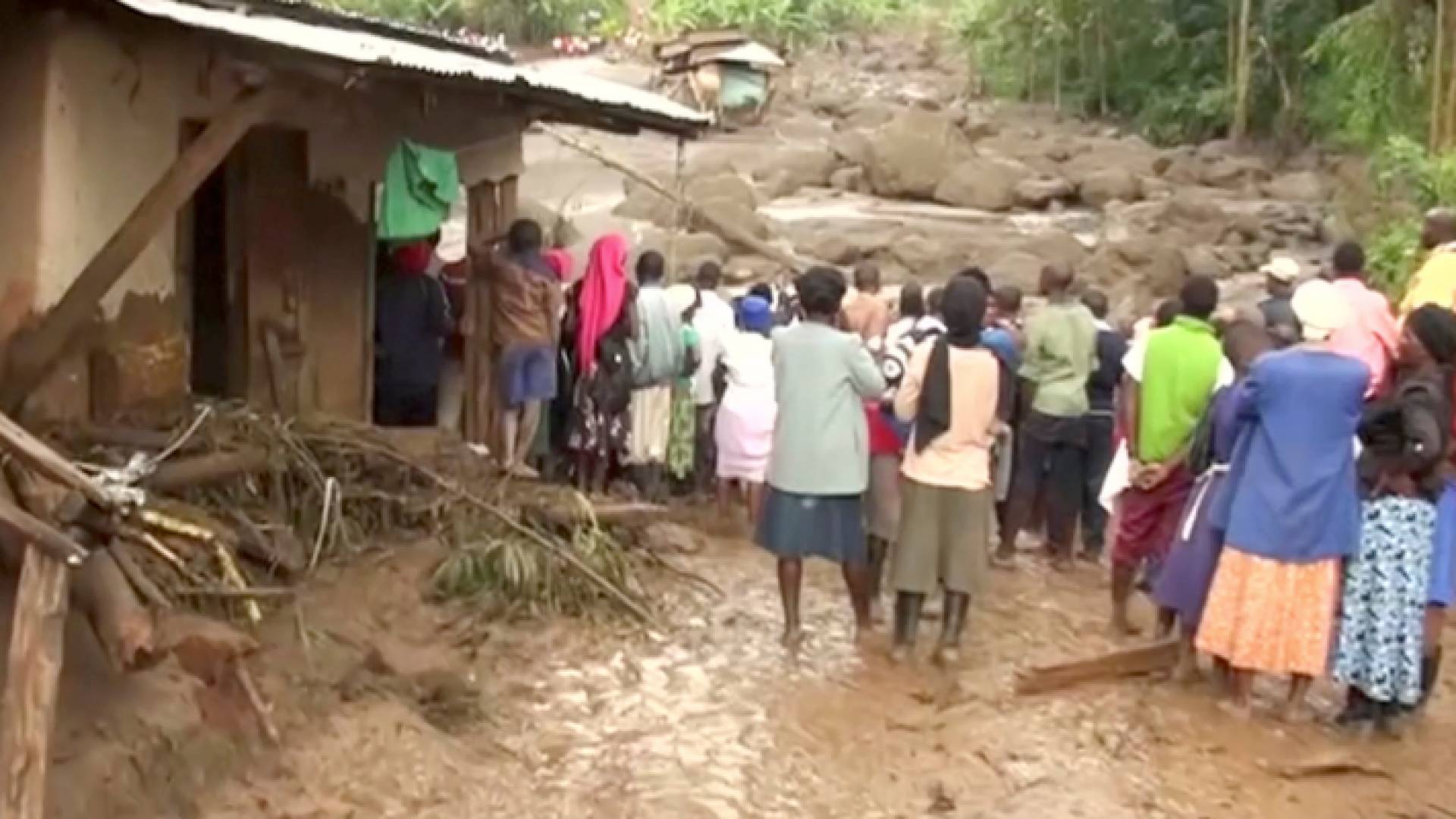 مقتل 34 شخصا على الأقل في انزلاقات تربة في أوغندا