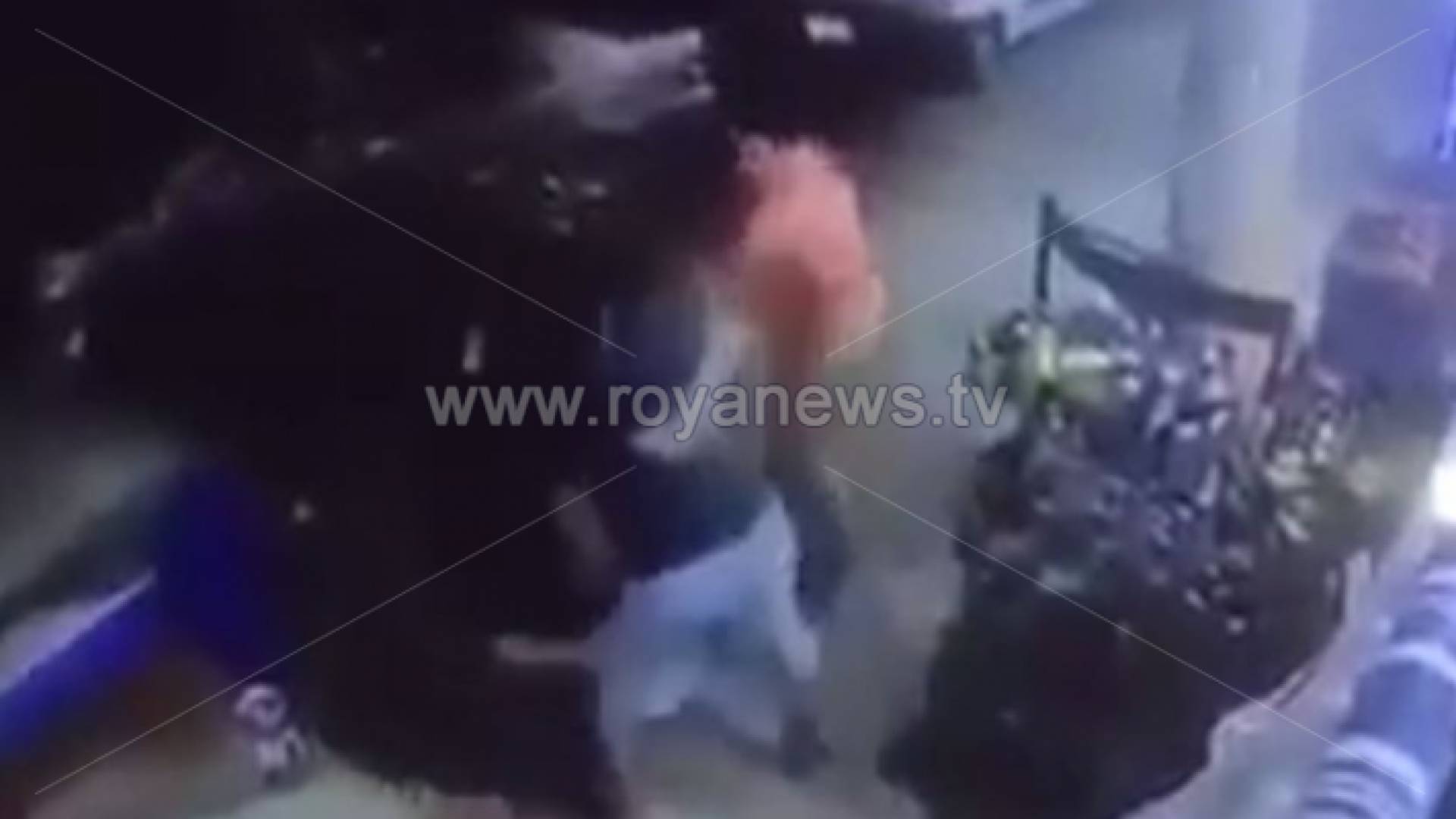 3 شبان يعتدون على صاحب سوبر ماركت بضاحية الرشيد