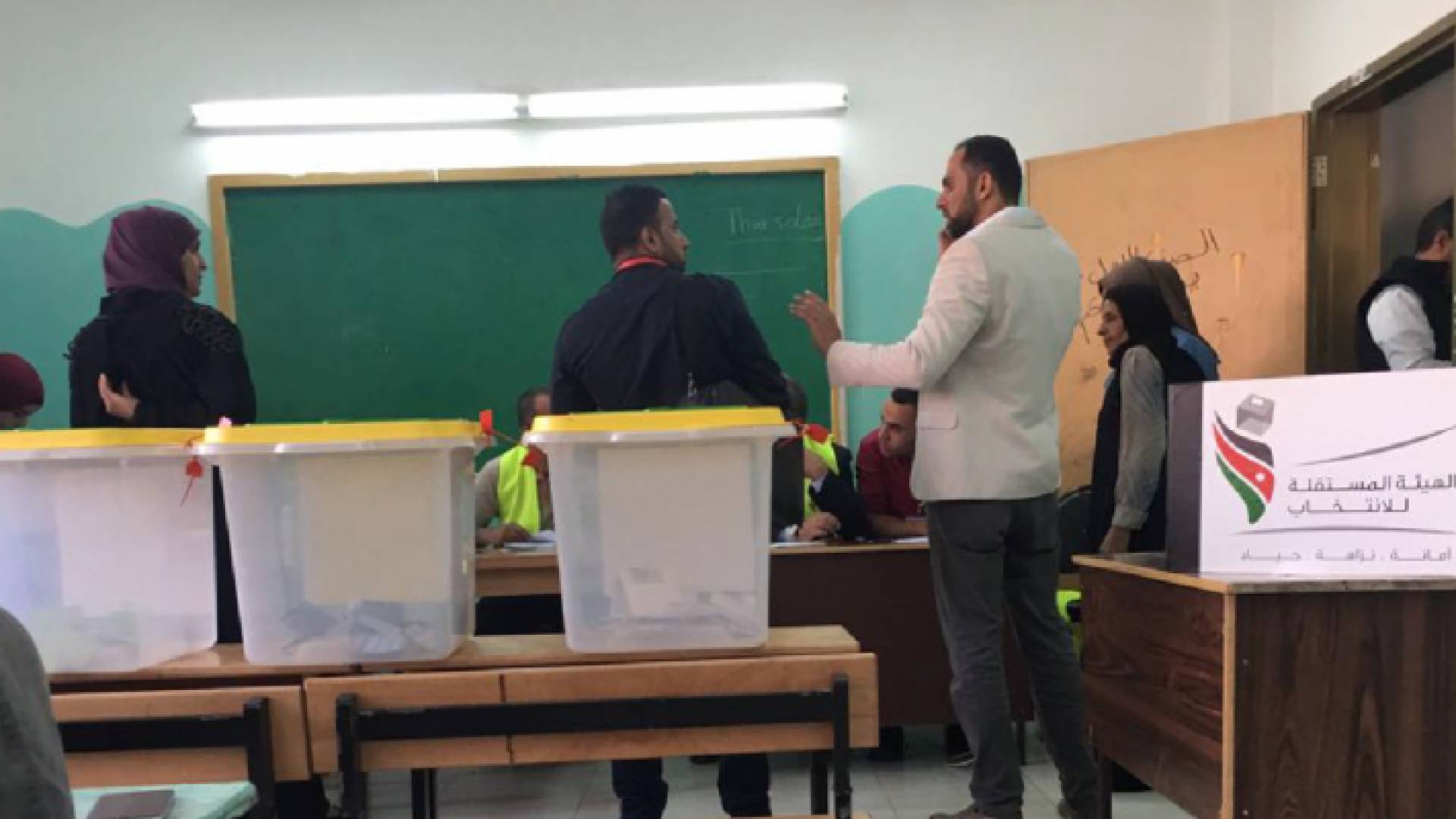 جانب من عملية الاقتراع