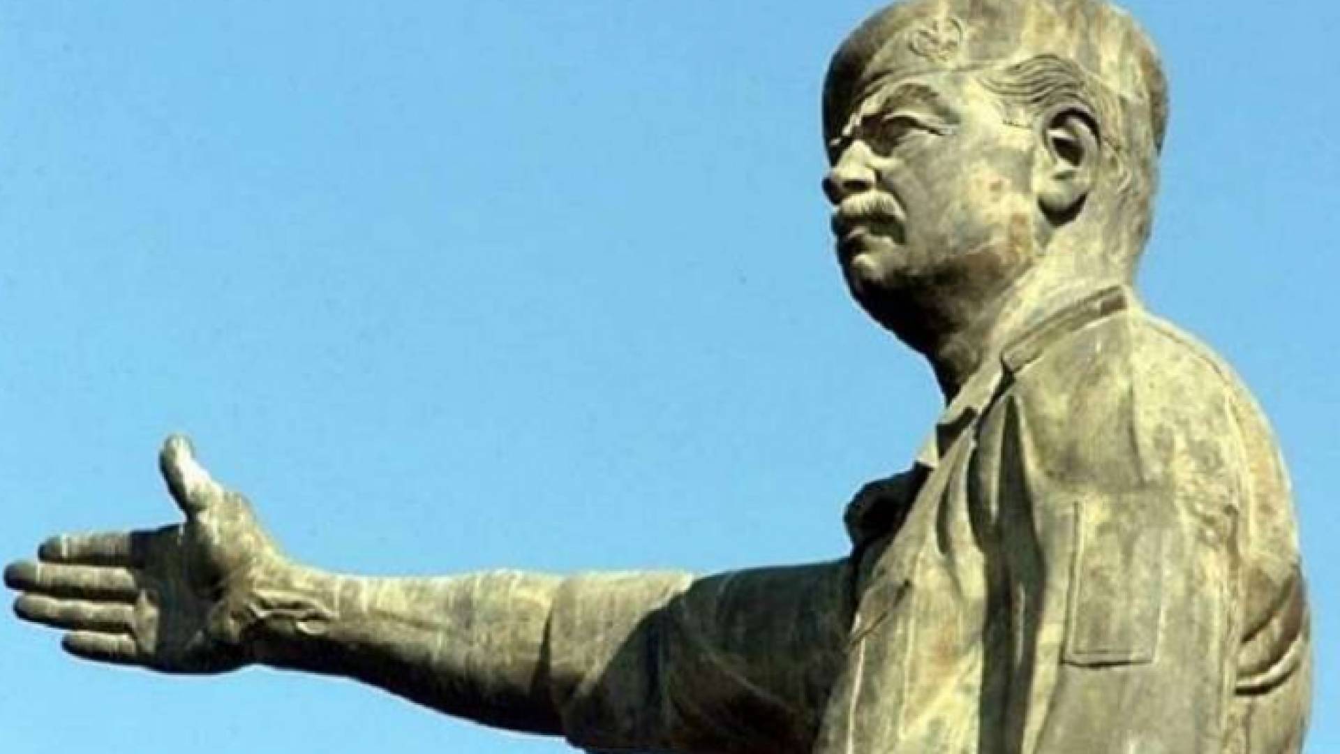 أحد تماثيل صدام حسين - ارشيفية