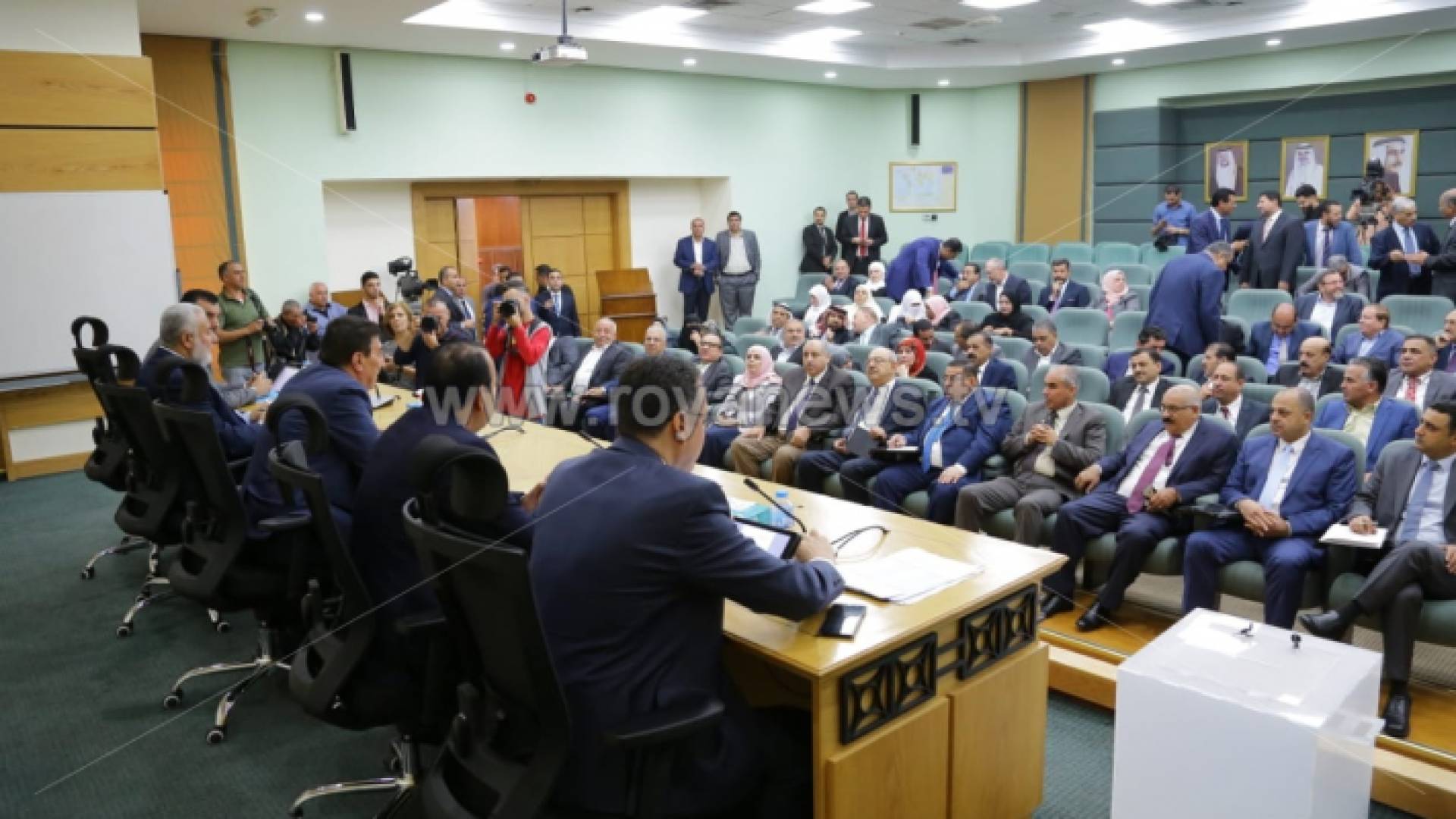 قاعة عاكف الفايز في مجلس النواب، حيث تعقد جلسات المجلس بسبب أعمال الصيانة