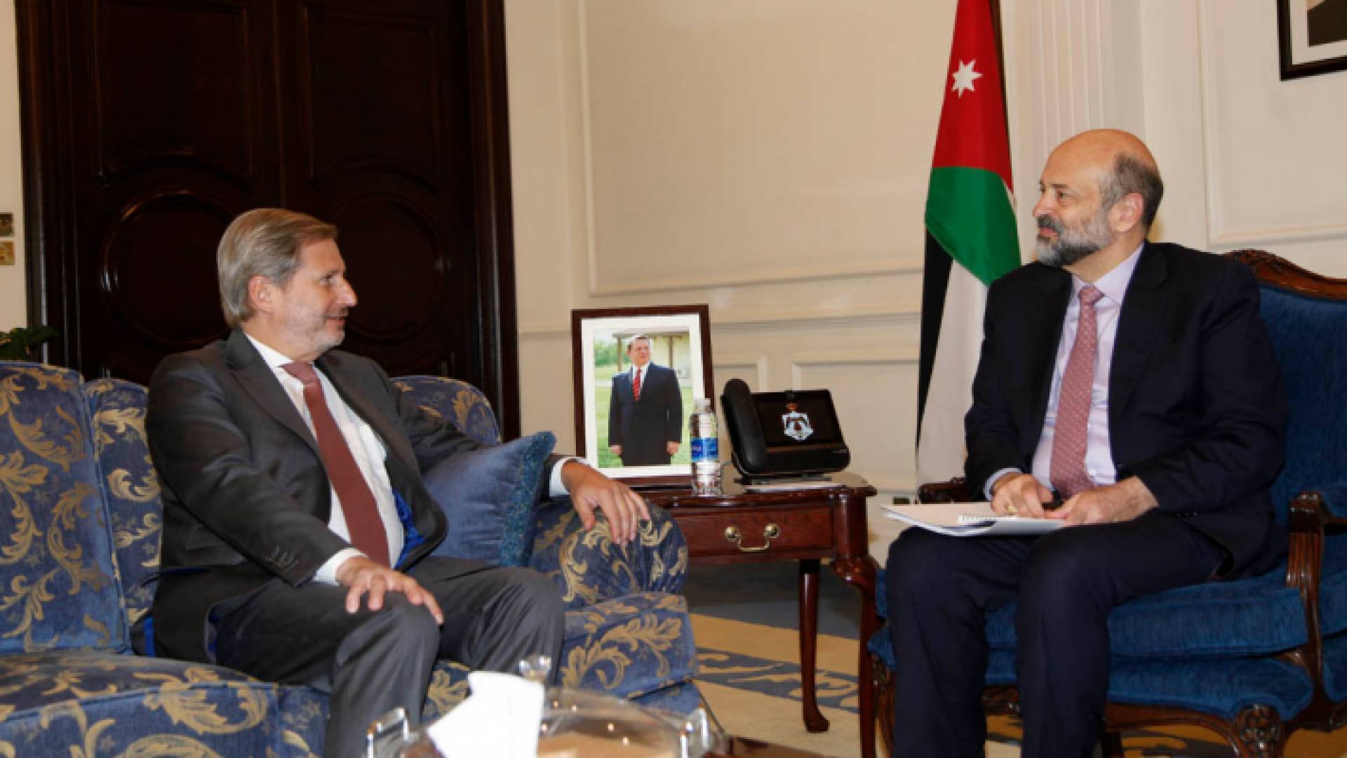 استقبال الدكتور عمر الرزاز لمفوض سياسة الجوار الأوروبية ومفاوضات التوسع في الاتحاد الأوروبي يوهانس هان