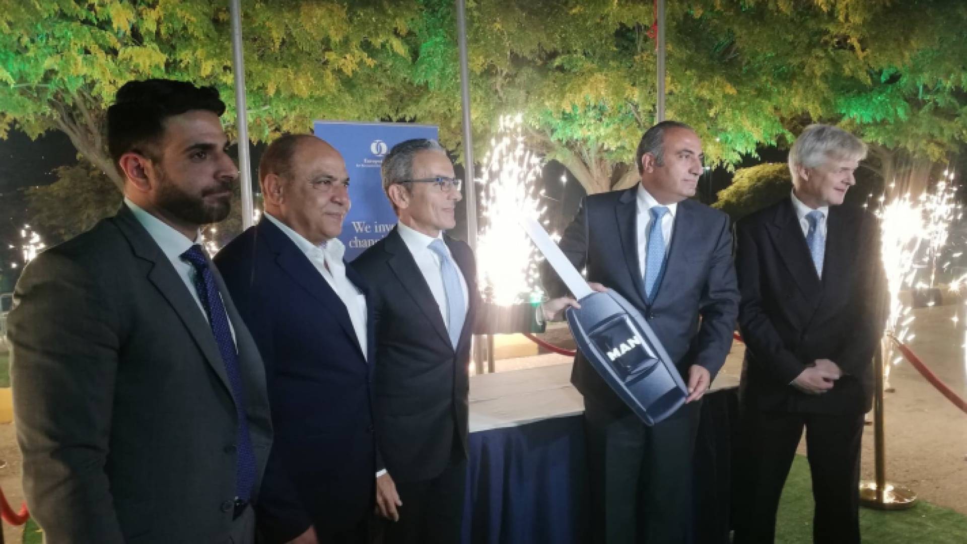 الأمانة تتسلم آليات نظافة