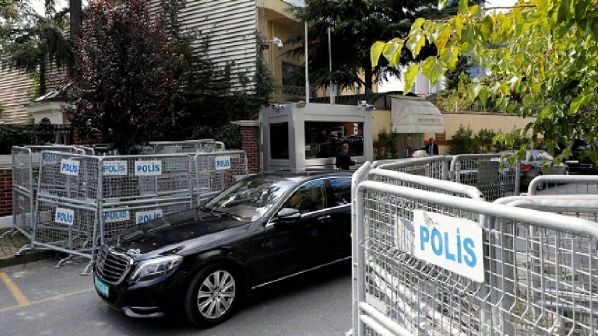 من امام القنصلية السعودية قبل ايام