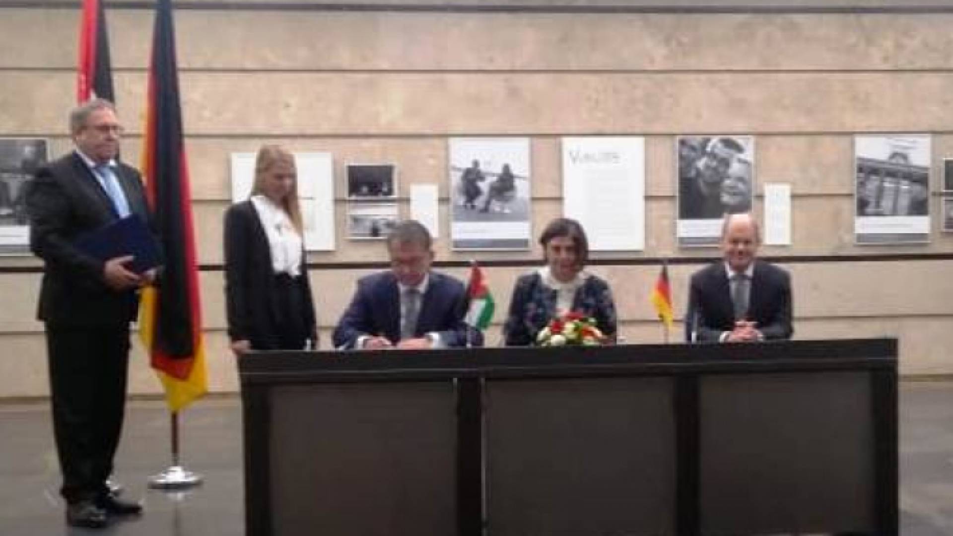 القرض لدعم الميزانية والموازنة