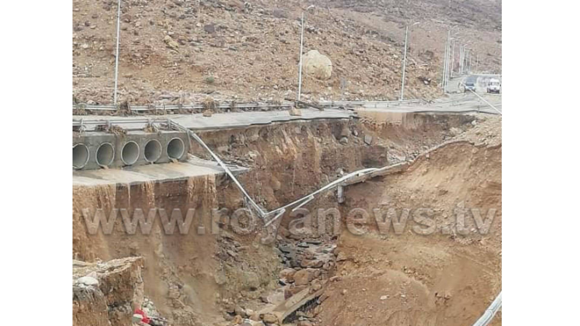 صورة من موقع انهيار الجسر