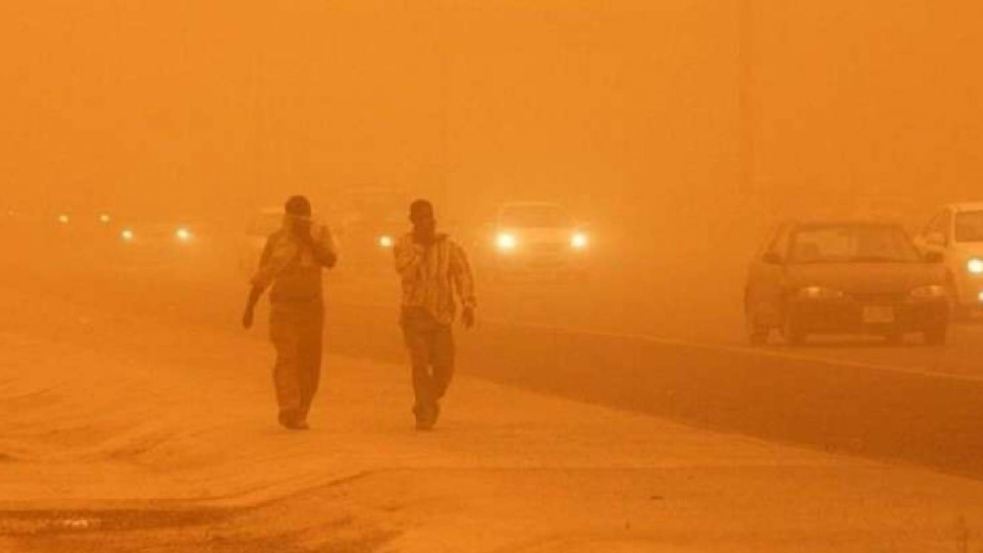 عواصف ترابية تغطي سماء العراق