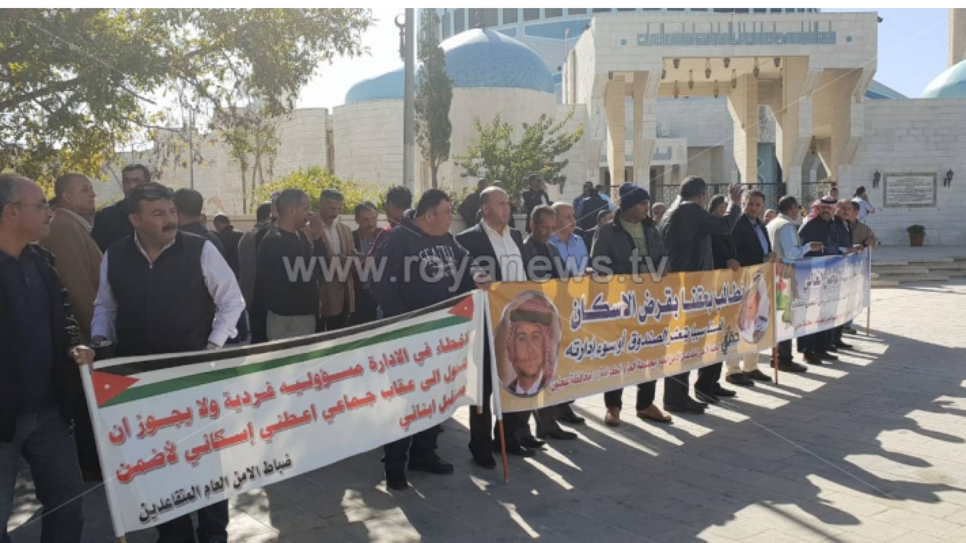 متقاعدو الأمن العام يعتصمون أمام النواب