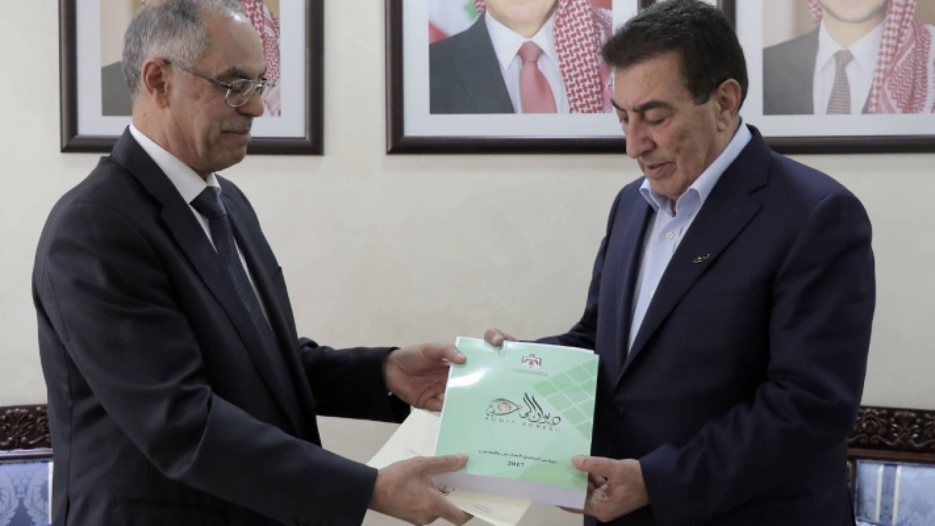 الطروانة يتسلم تقرير ديوان المحاسبة لعام 2017