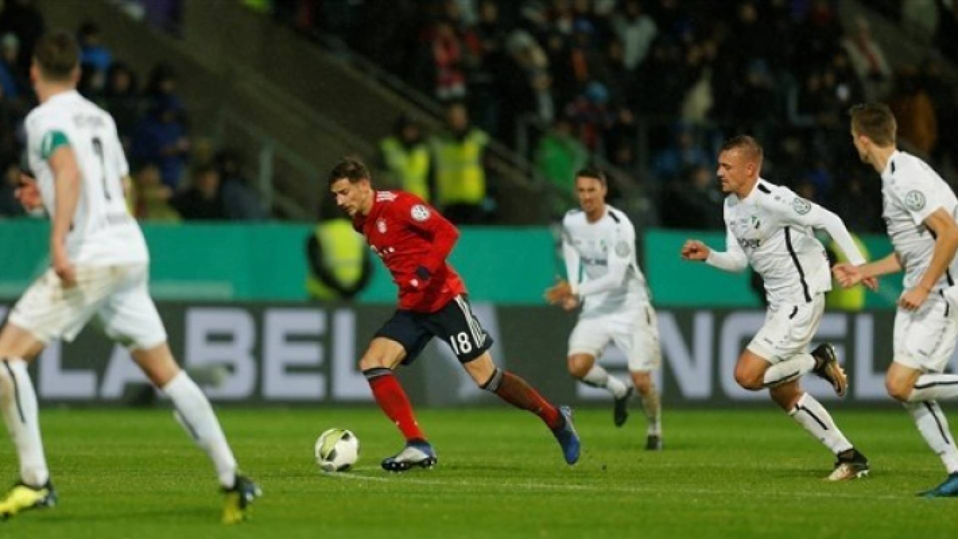 جانب من لقاء البايرن ورودينغهاوزن