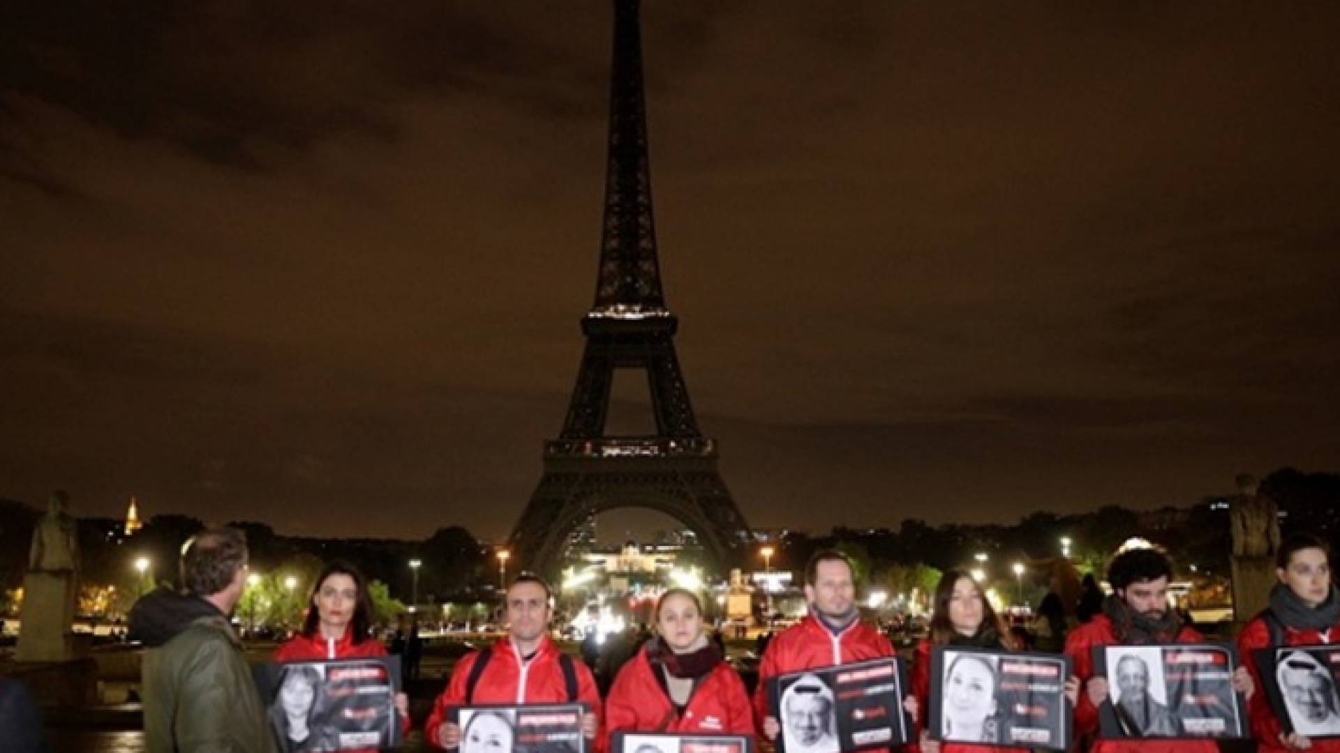 إطفاء برج إيفل