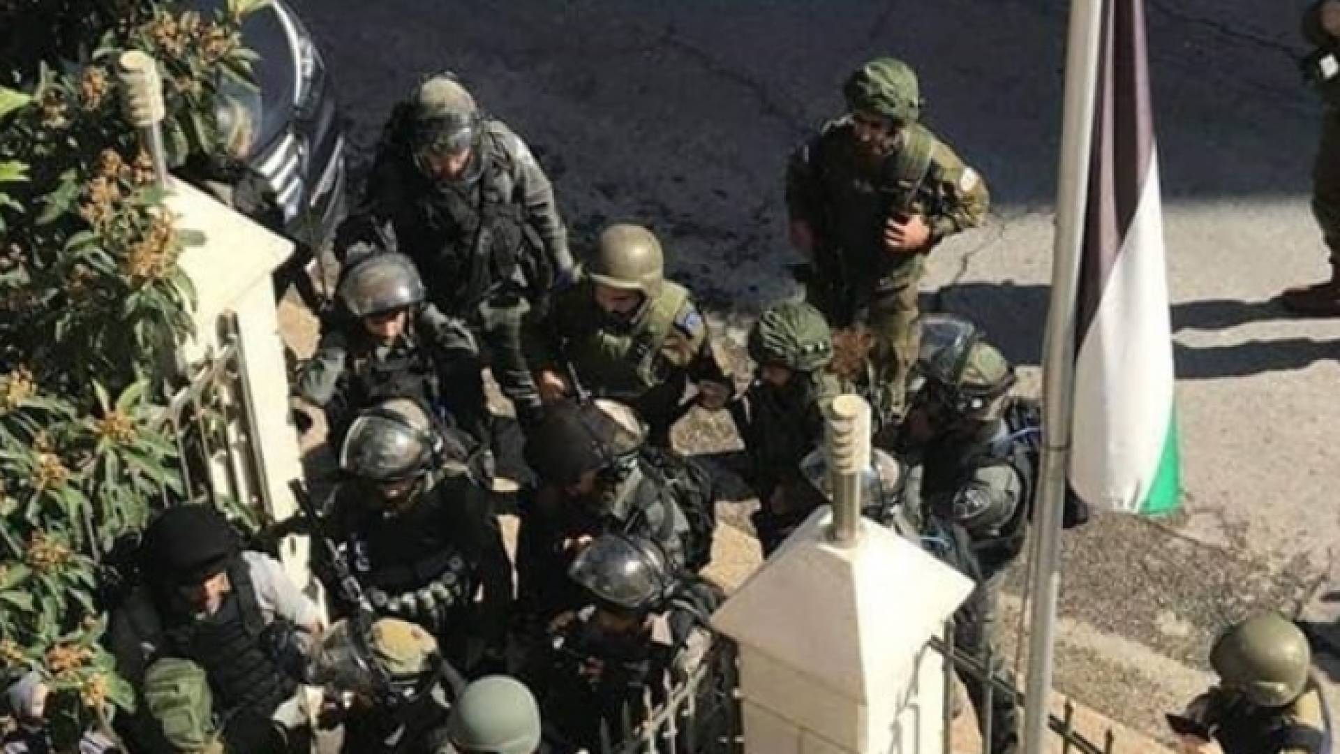 اثناء الاقتحام