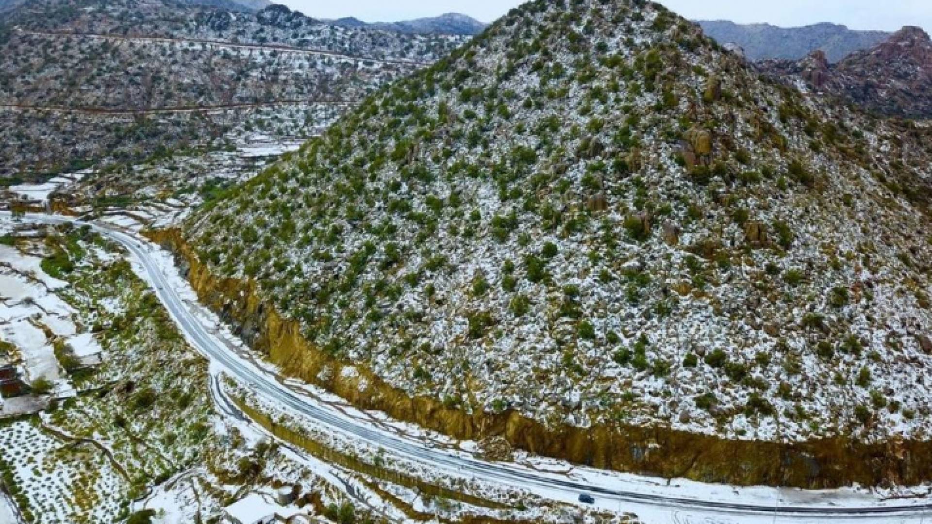 ساعدت الاجواء الباردة على تماسك حبات البرد