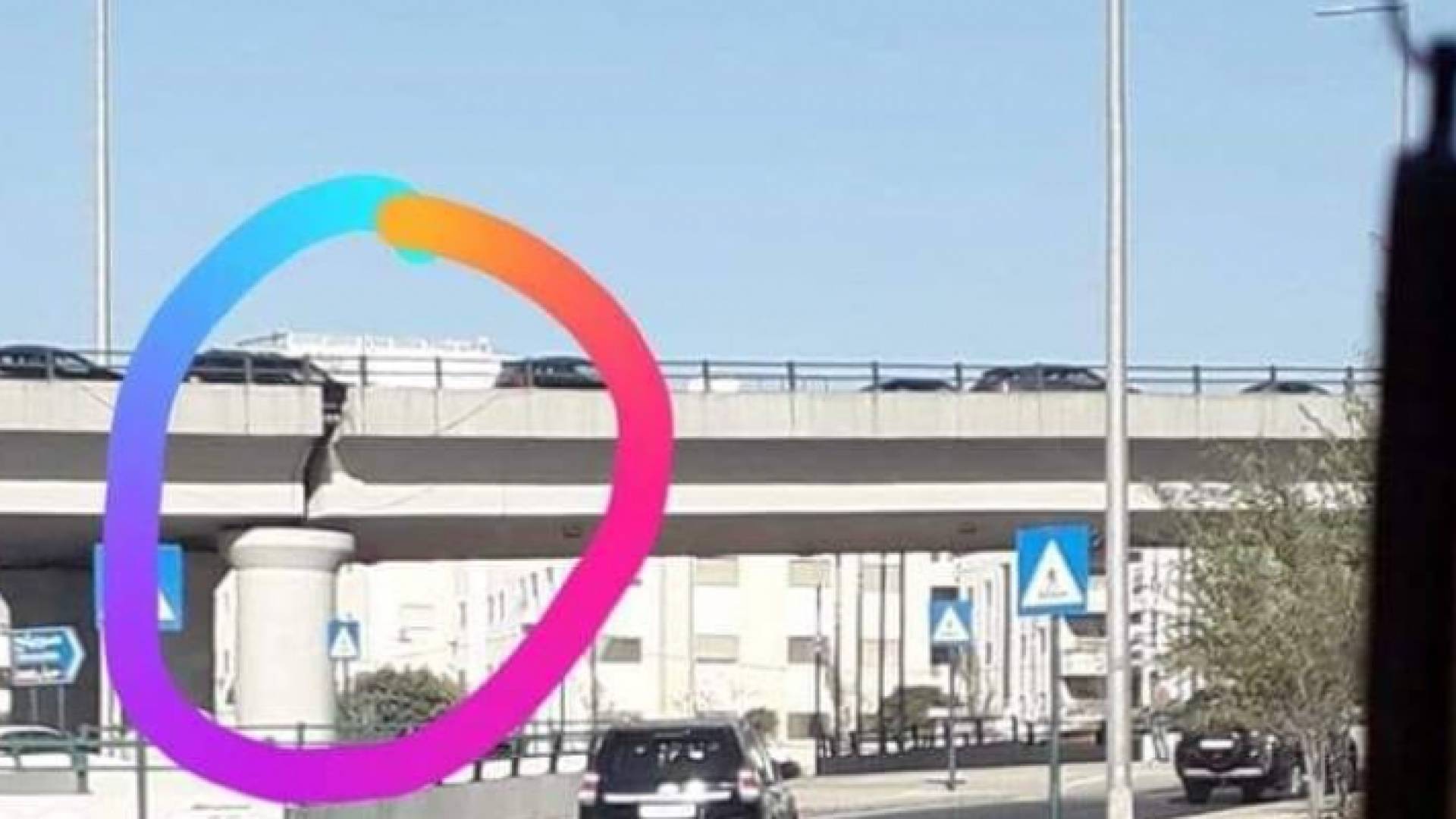 أكدت الأمانة أن الجسر منشأ حديثا بمواصفات ومعايير ممتازه