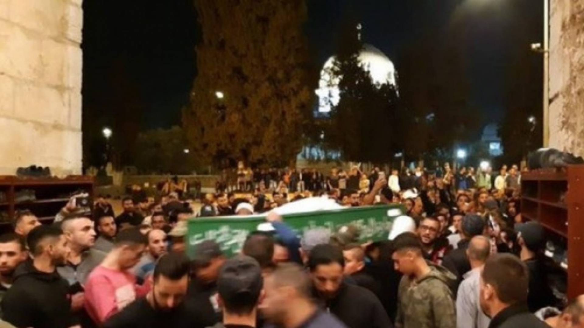 أحد الجثامين الذين شيعوا من المسجد الأقصى