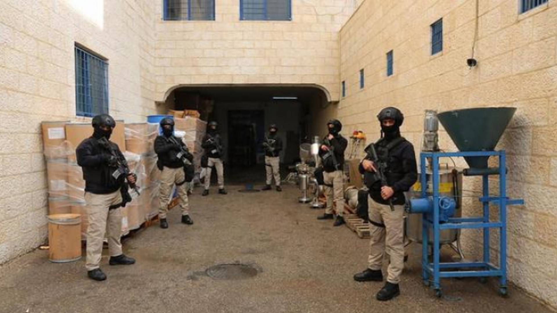 مضبوطات قضية مصانع المخدرات