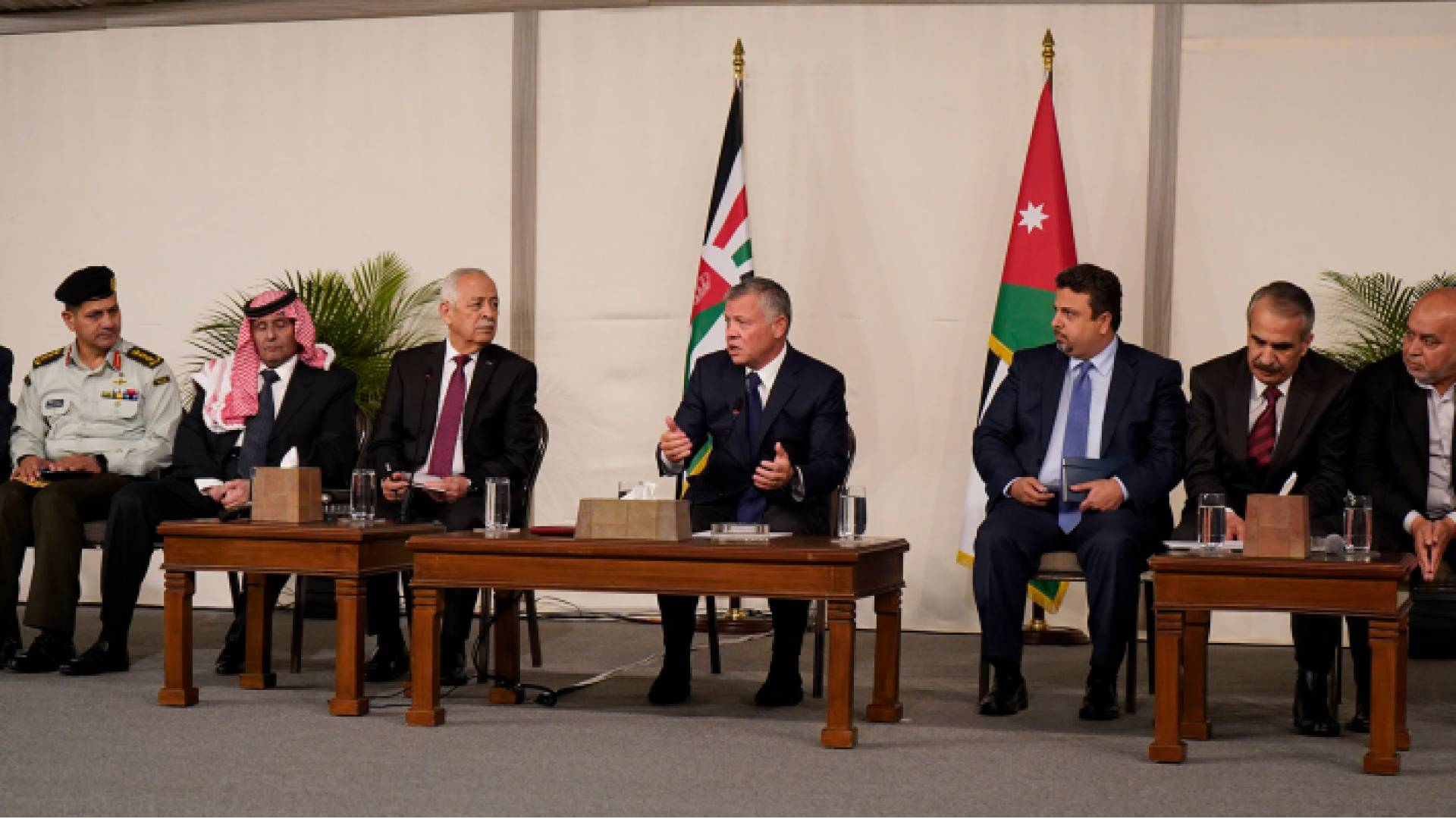 الملك يلتقي وجهاء وممثلي الفعاليات الشعبية في مخيمات اللاجئين الفلسطينيين