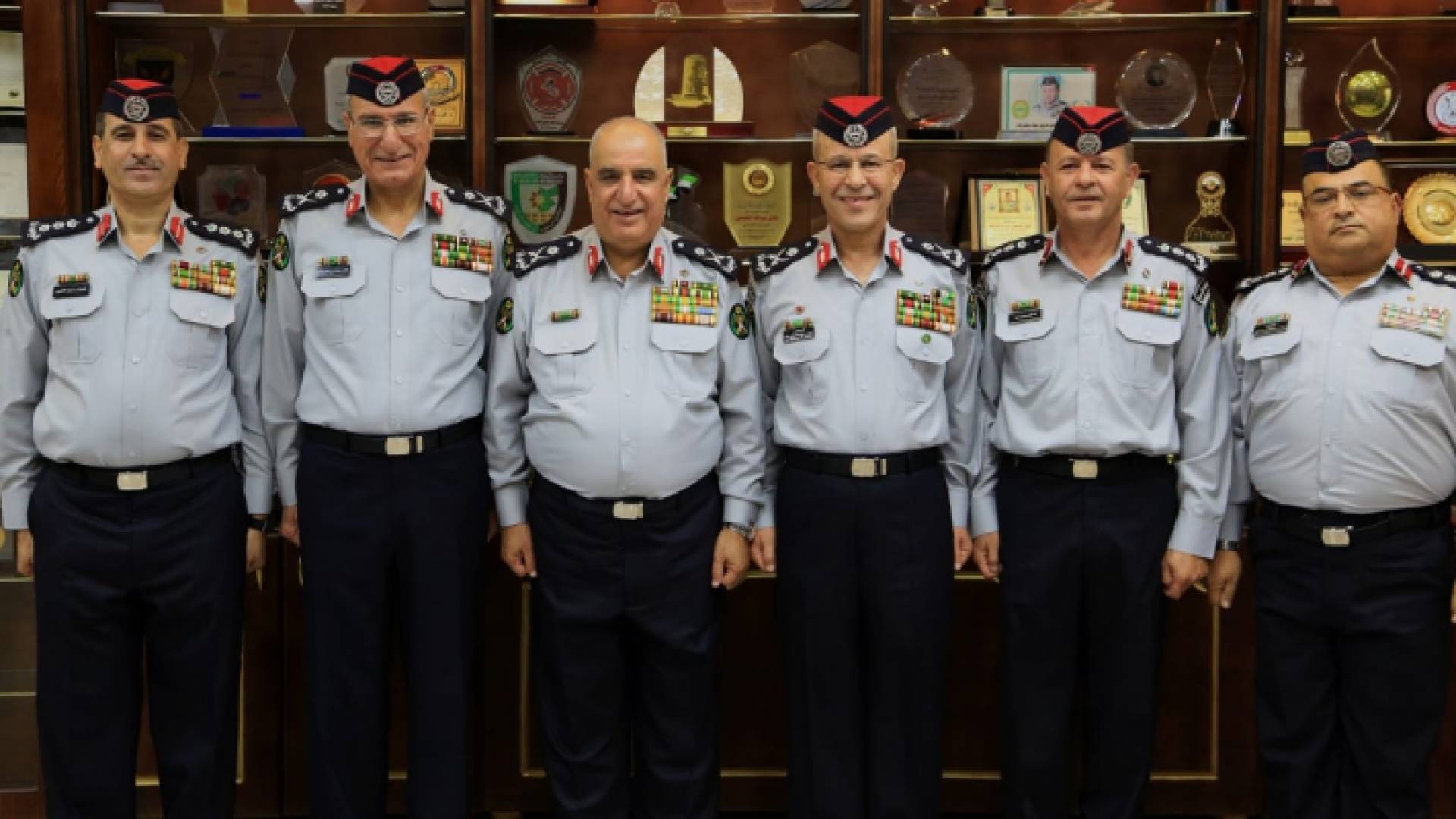 عدد من الضباط الذين تم ترفيعهم